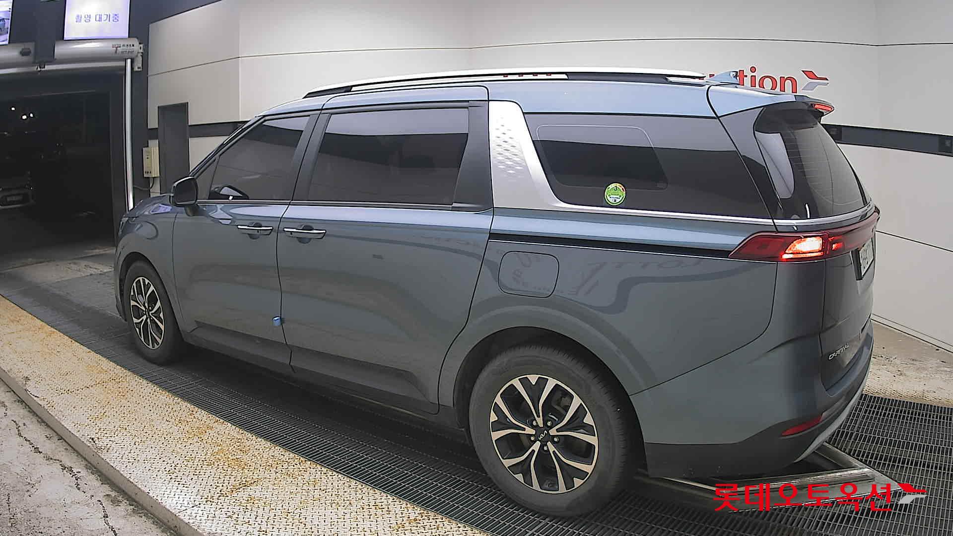 2023 - kia carnival