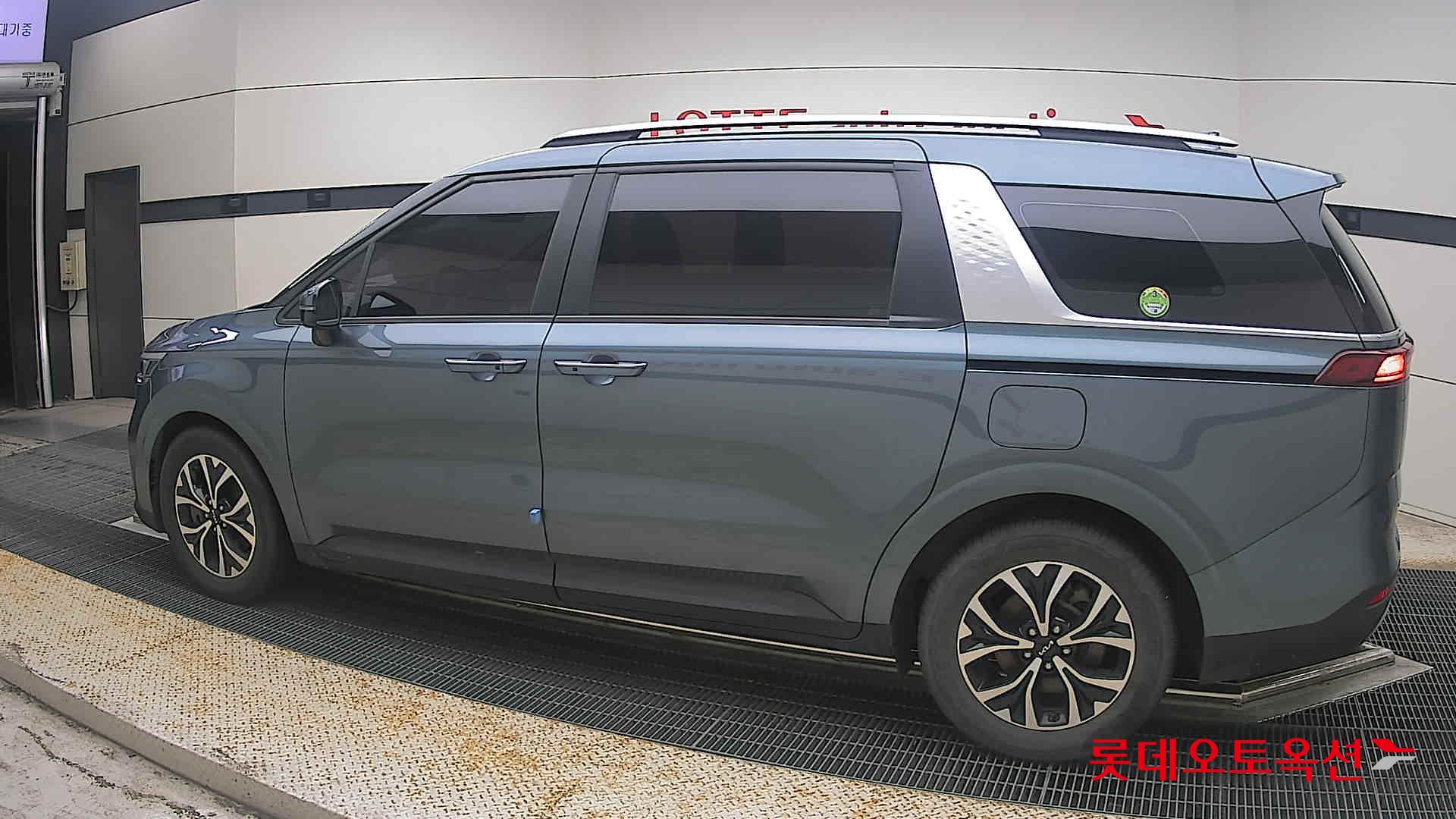 2023 - kia carnival