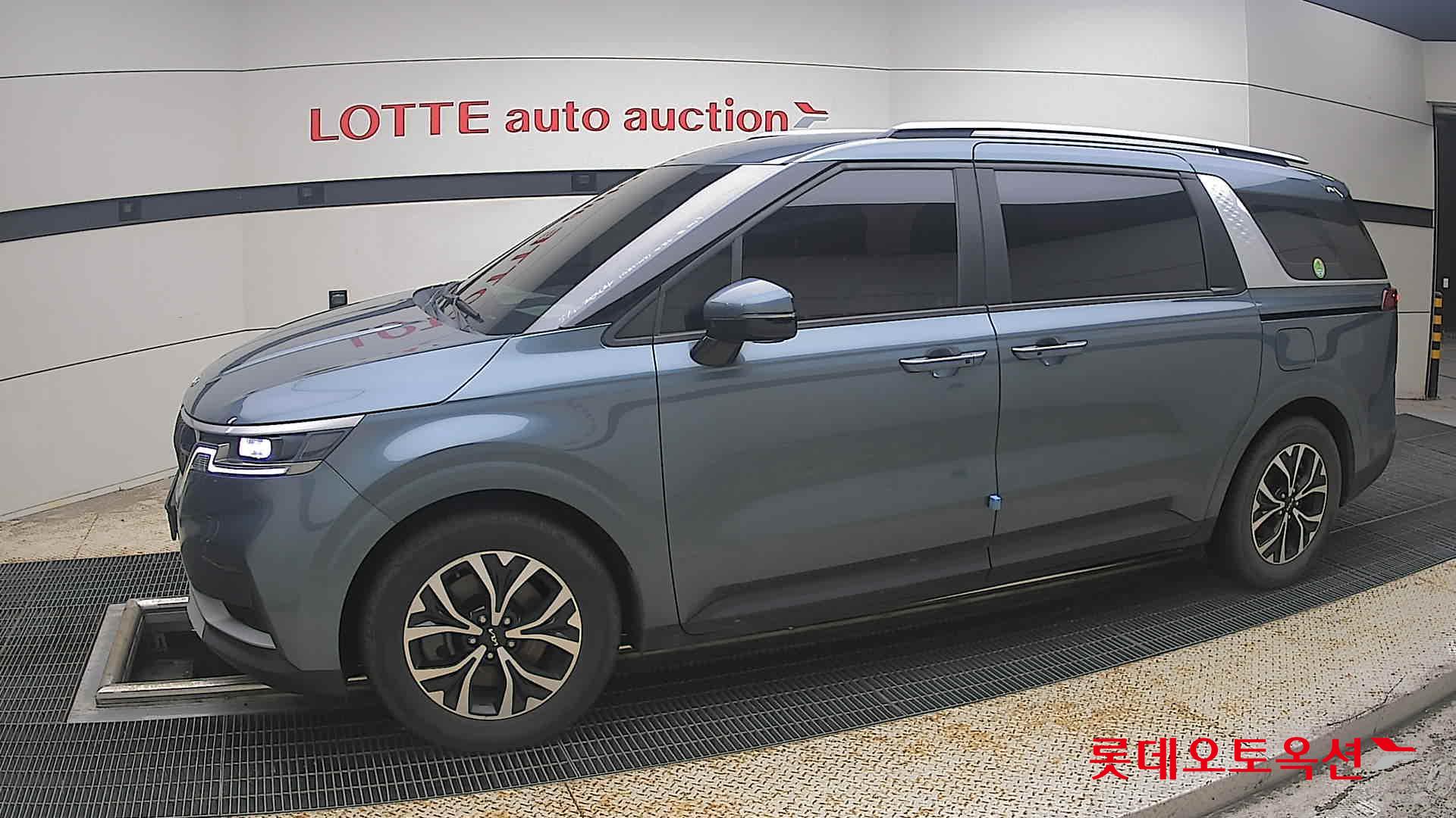 2023 - kia carnival
