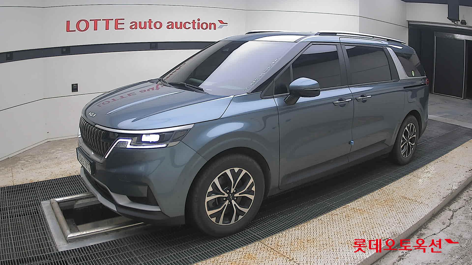 2023 - kia carnival