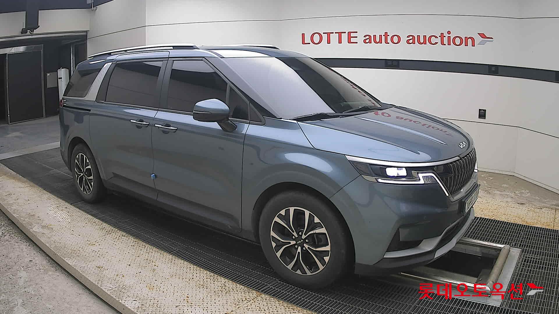 2023 - kia carnival