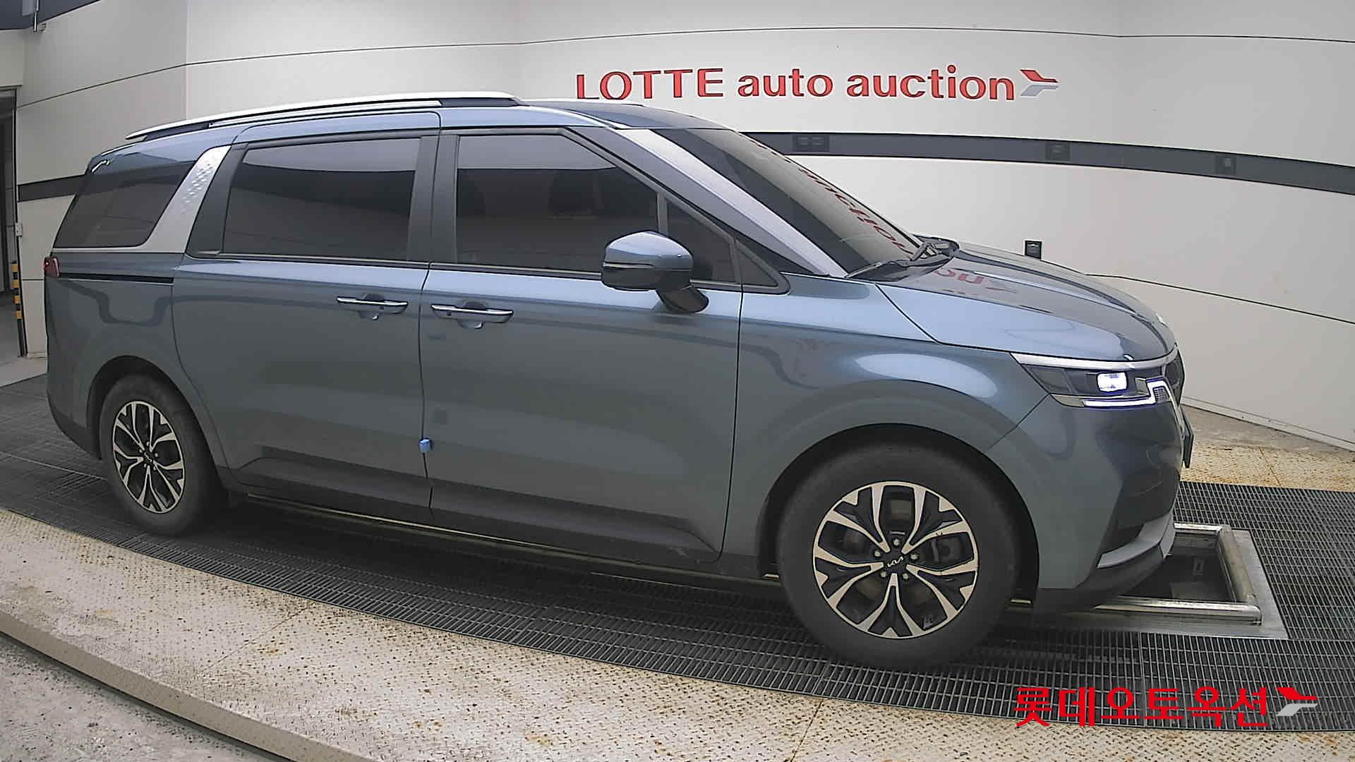 2023 - kia carnival
