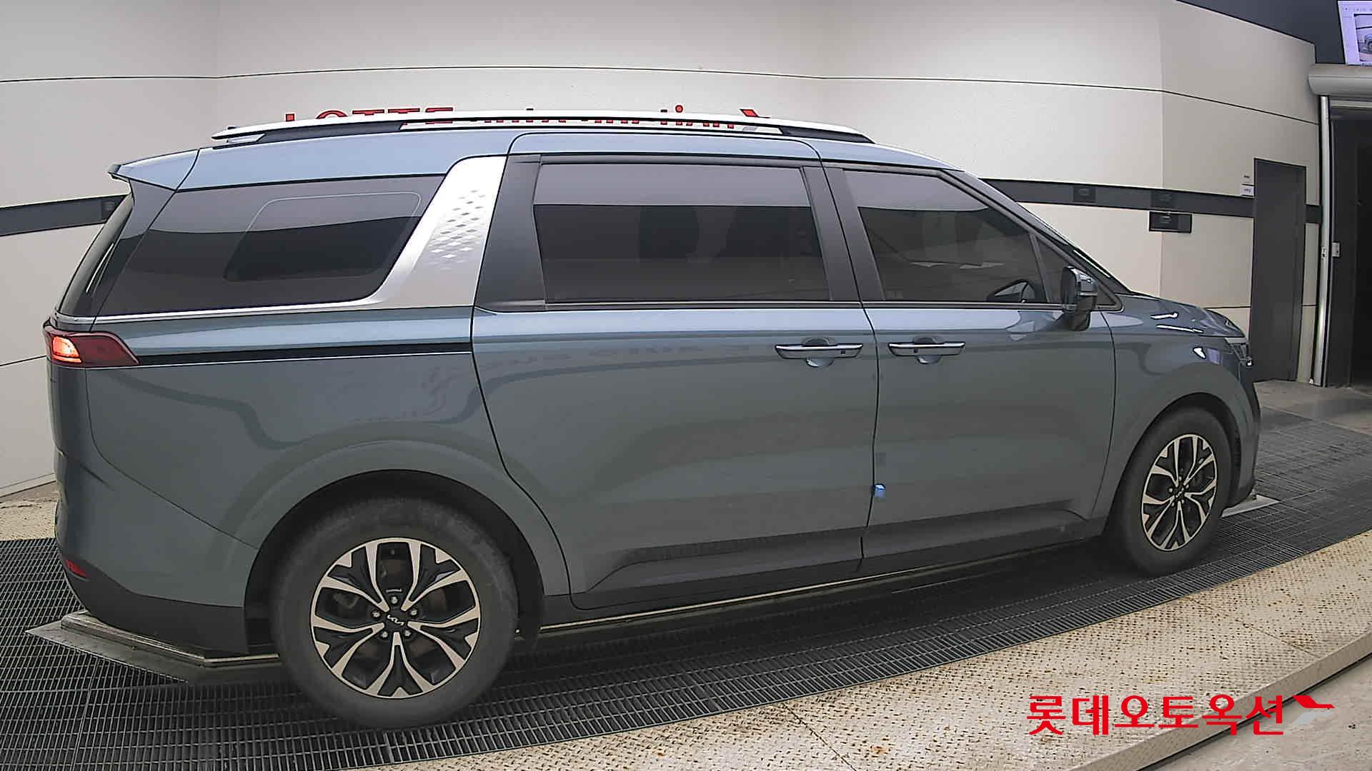 2023 - kia carnival