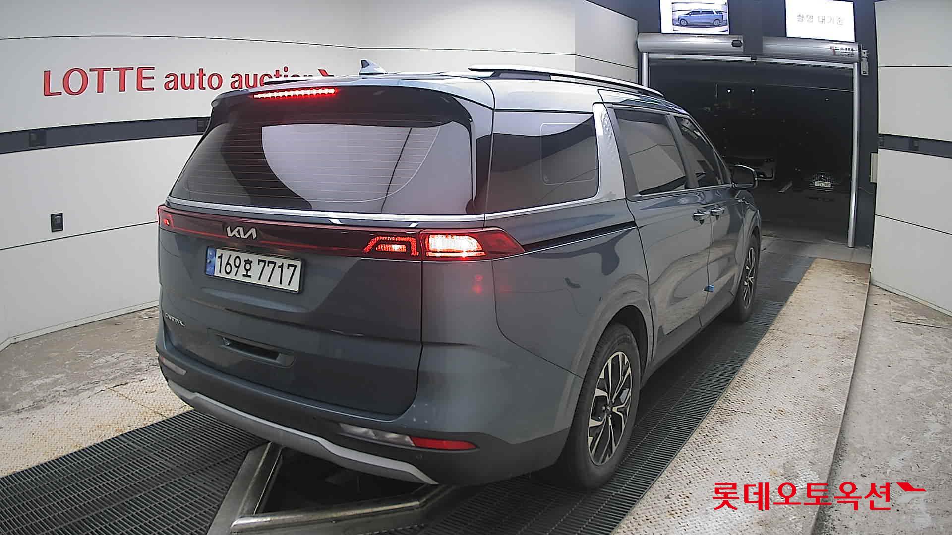 2023 - kia carnival