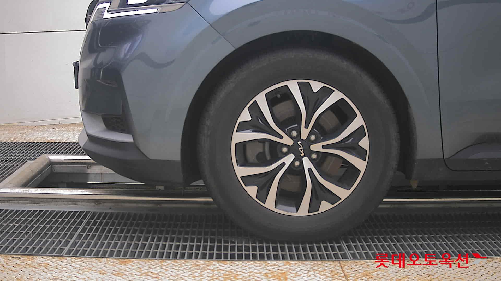 2023 - kia carnival