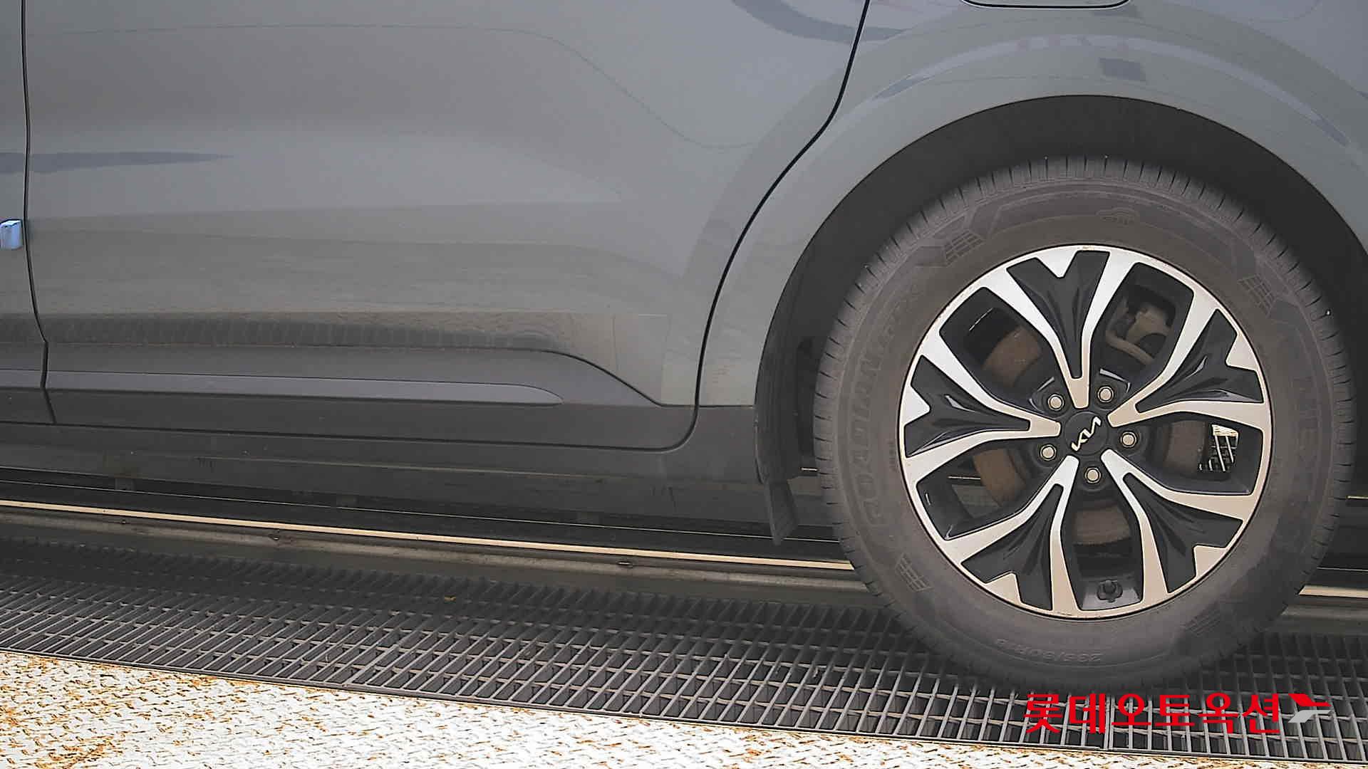 2023 - kia carnival