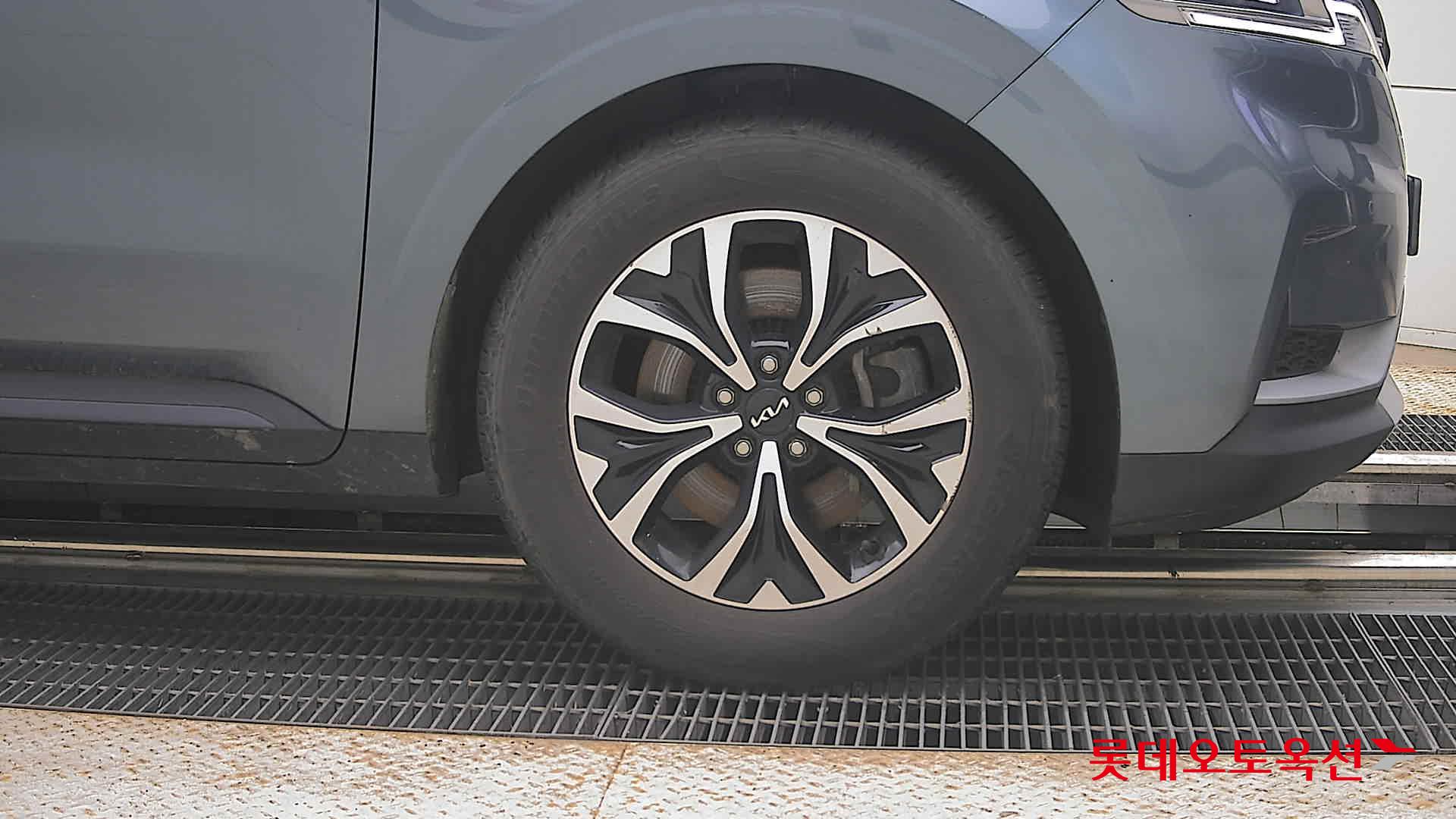 2023 - kia carnival