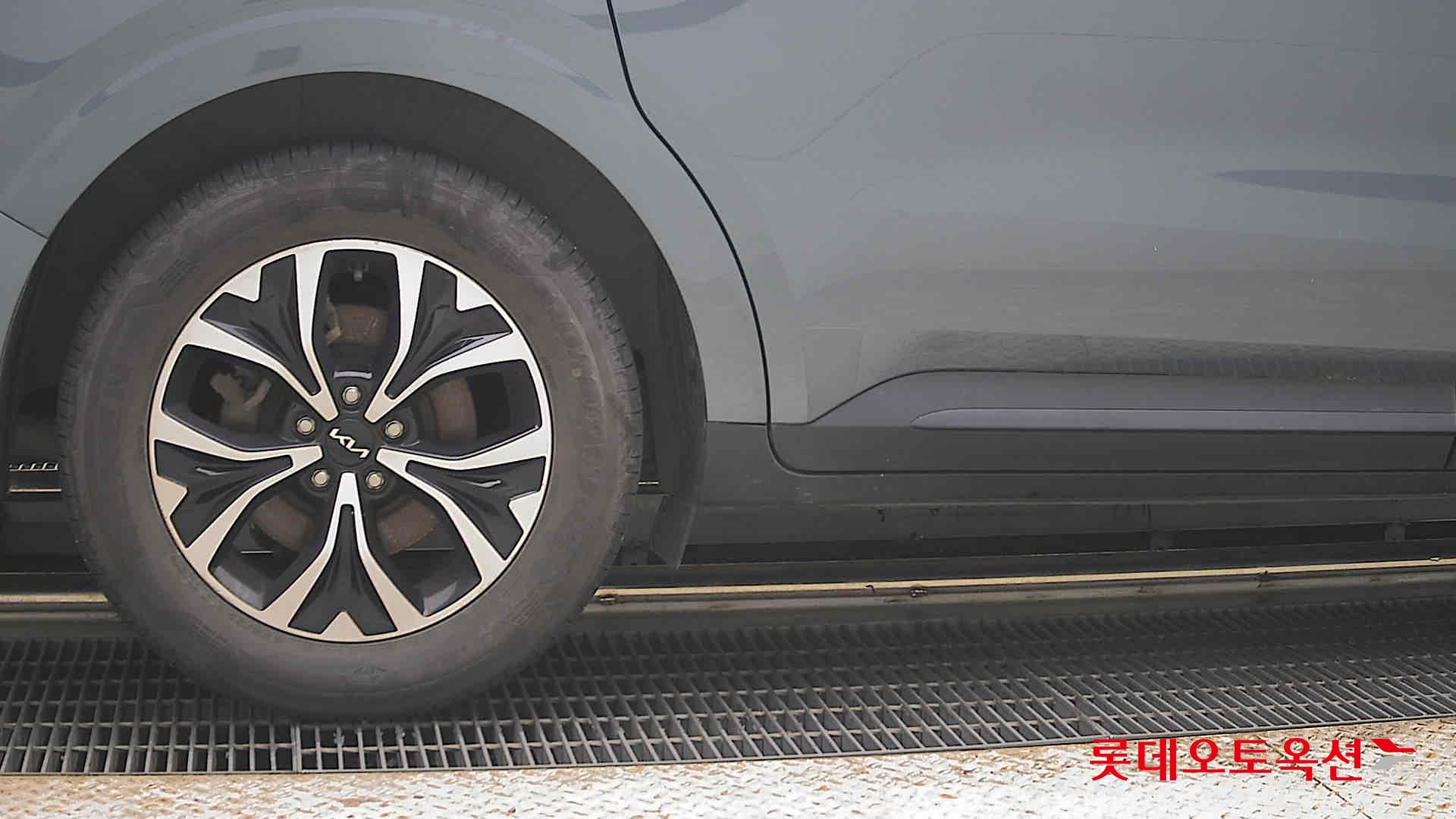 2023 - kia carnival