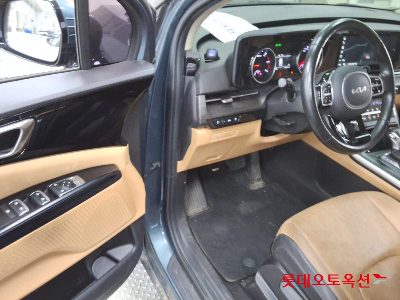 2023 - kia carnival
