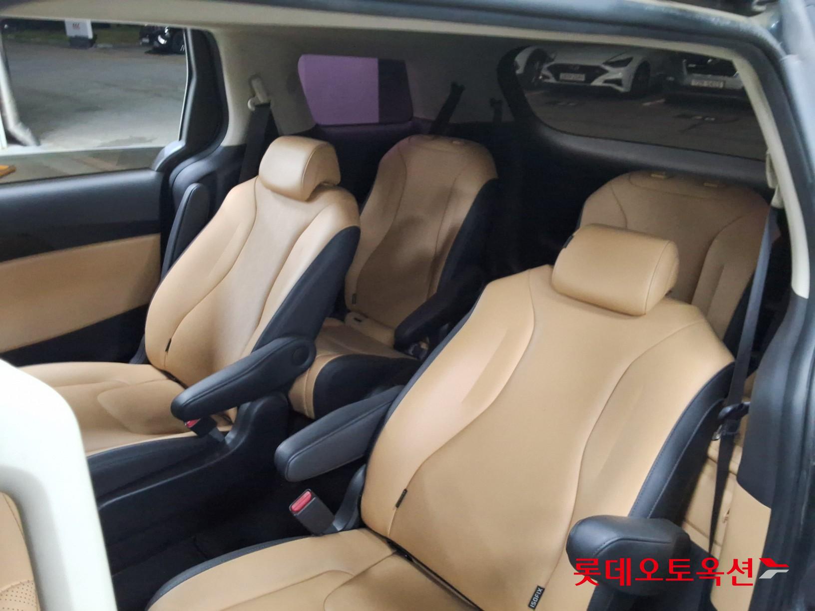 2023 - kia carnival