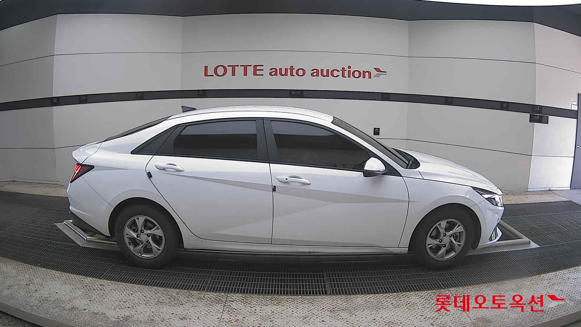 Hyundai Elantra - 21