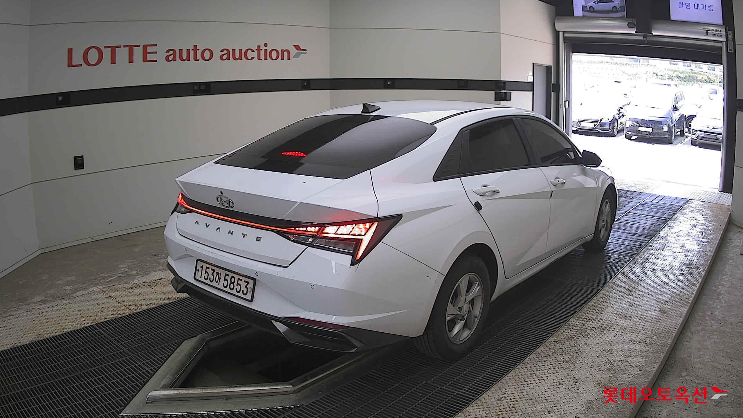 Hyundai Elantra - 5