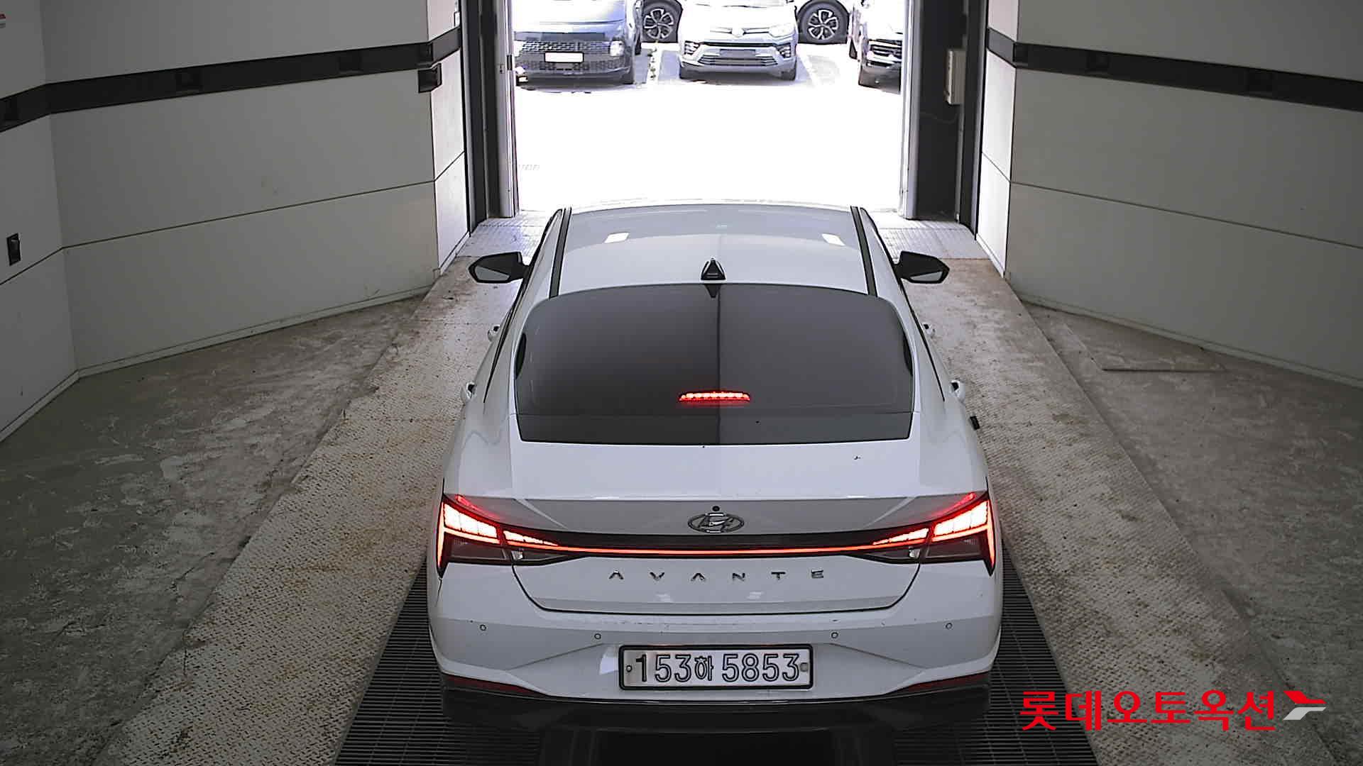 Hyundai Elantra - 17