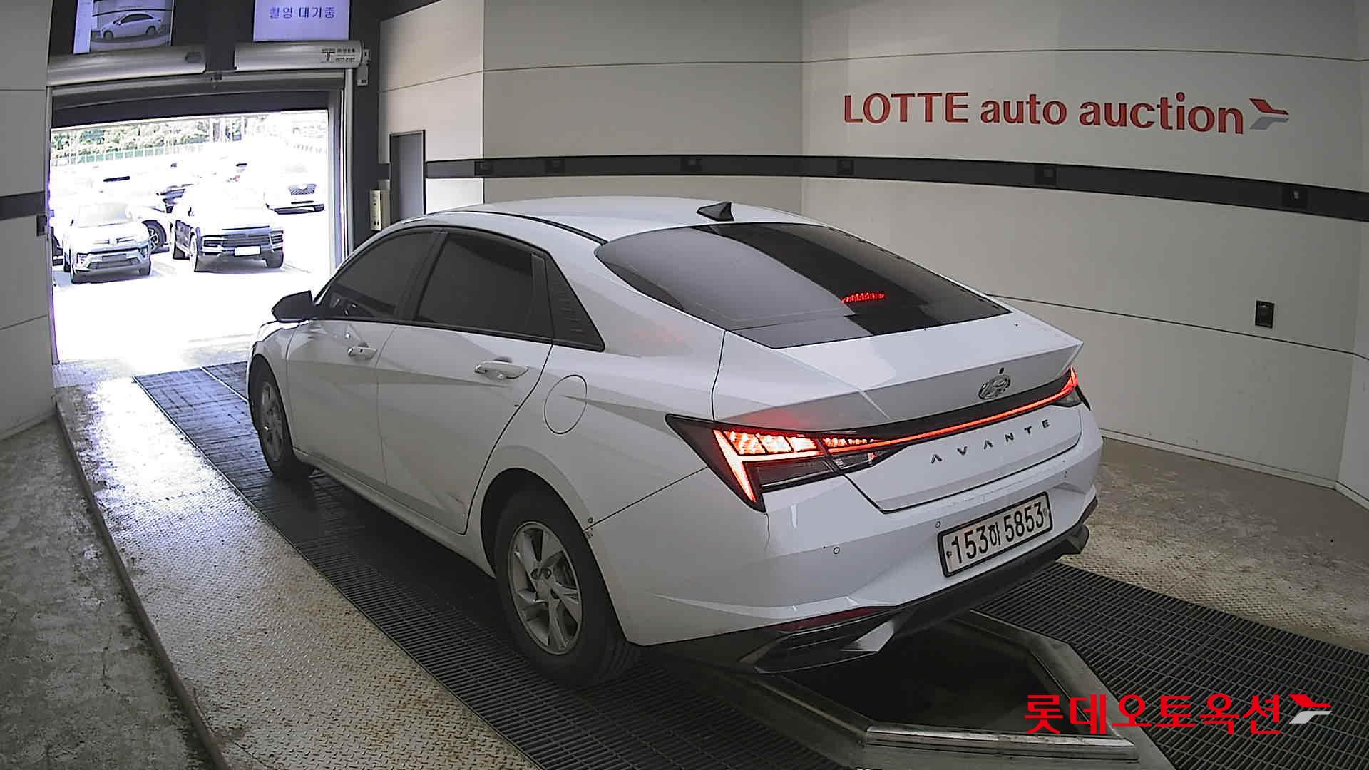 Hyundai Elantra - 4