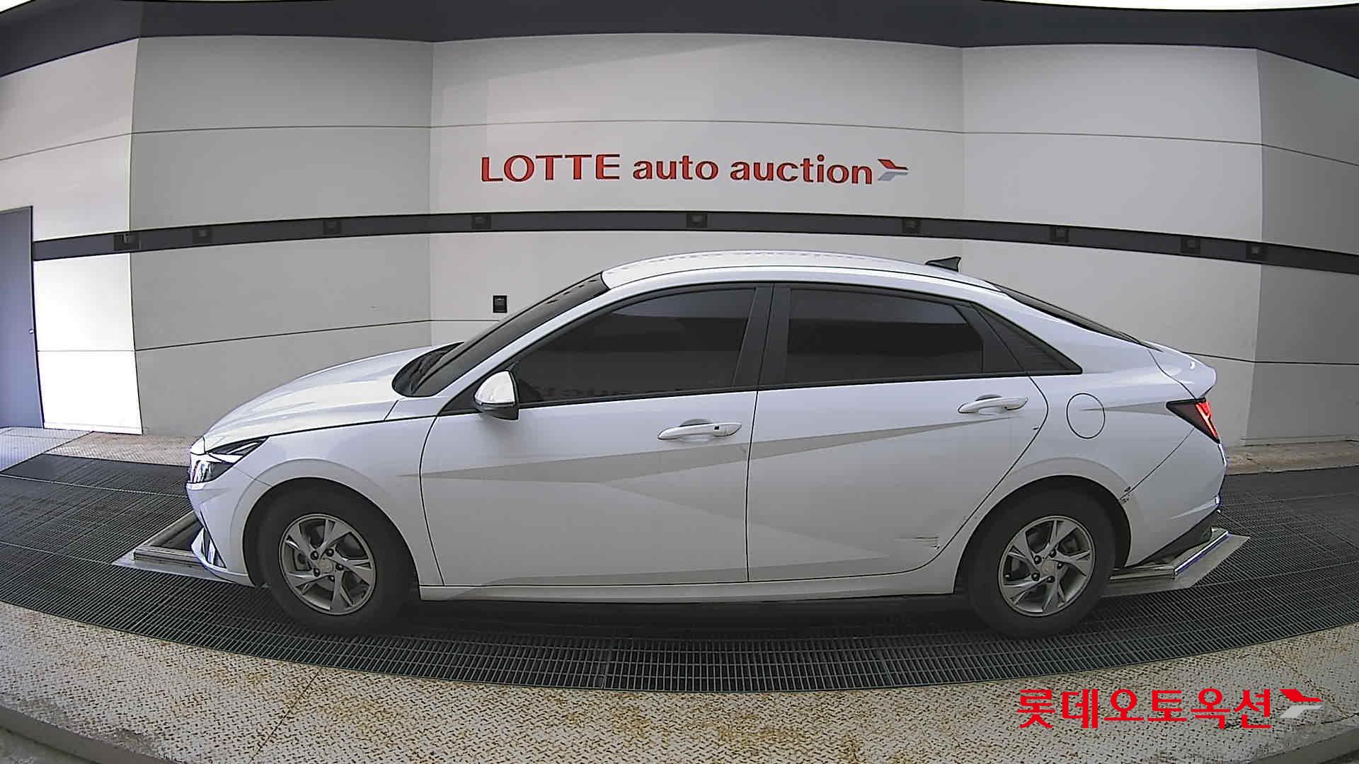 Hyundai Elantra - 13