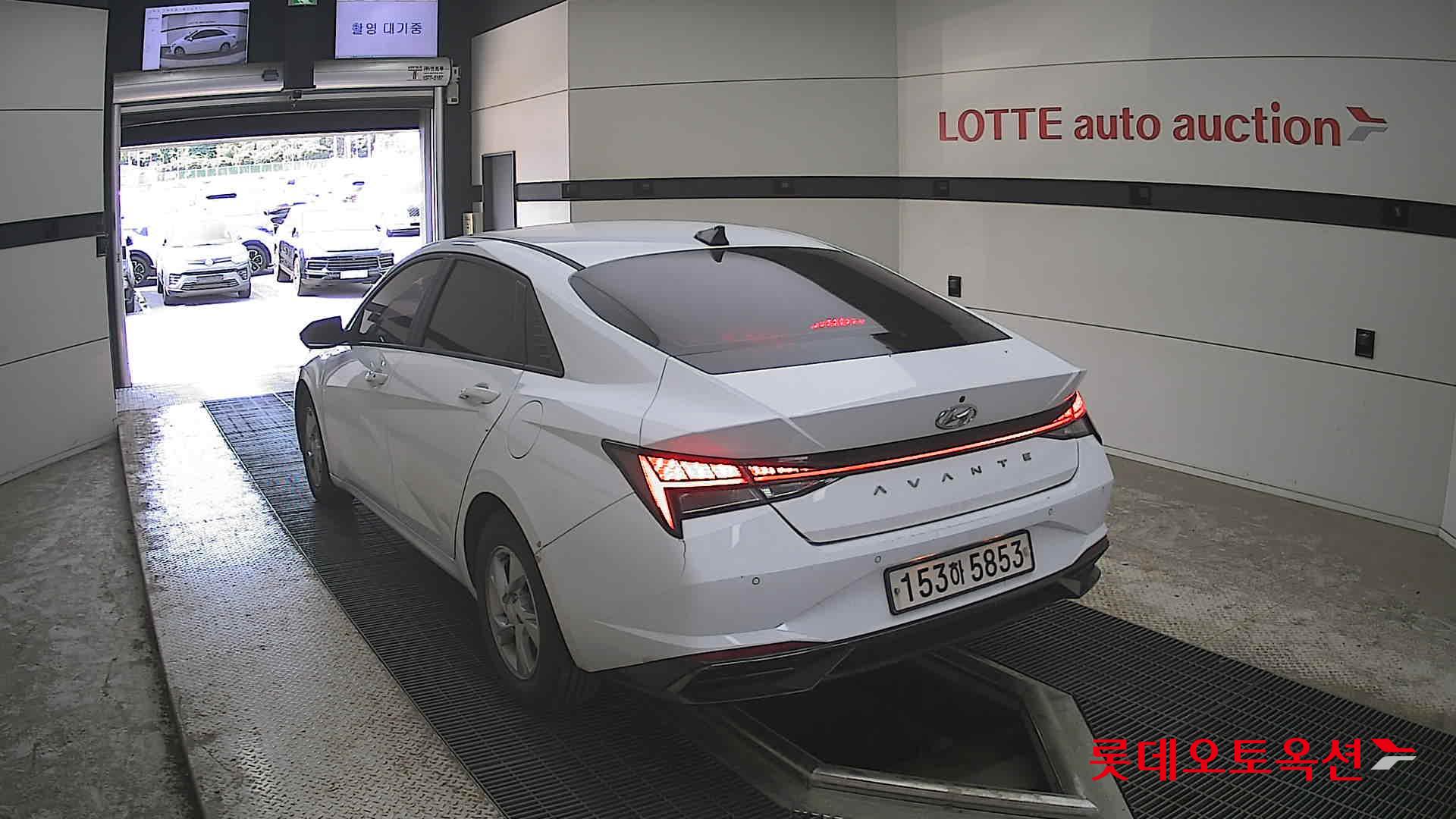 Hyundai Elantra - 16