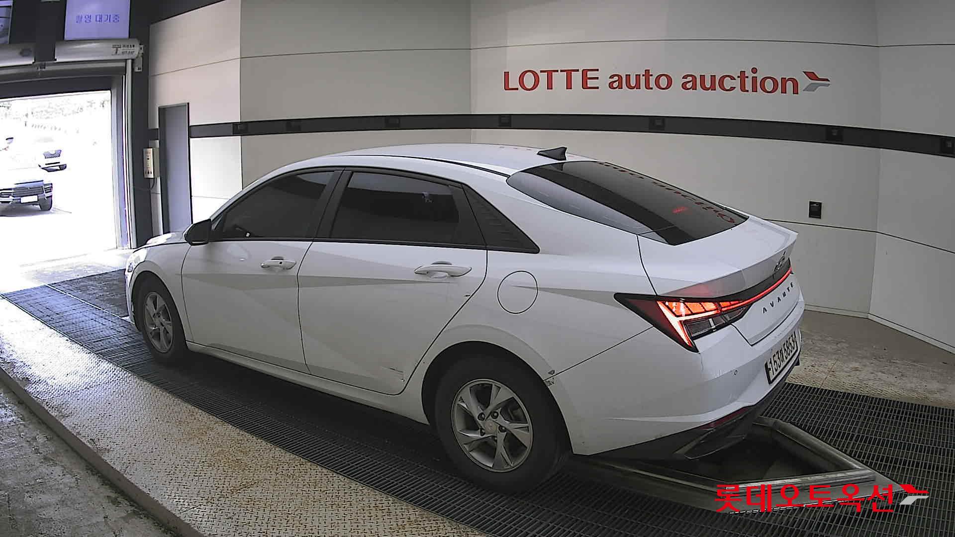 Hyundai Elantra - 15