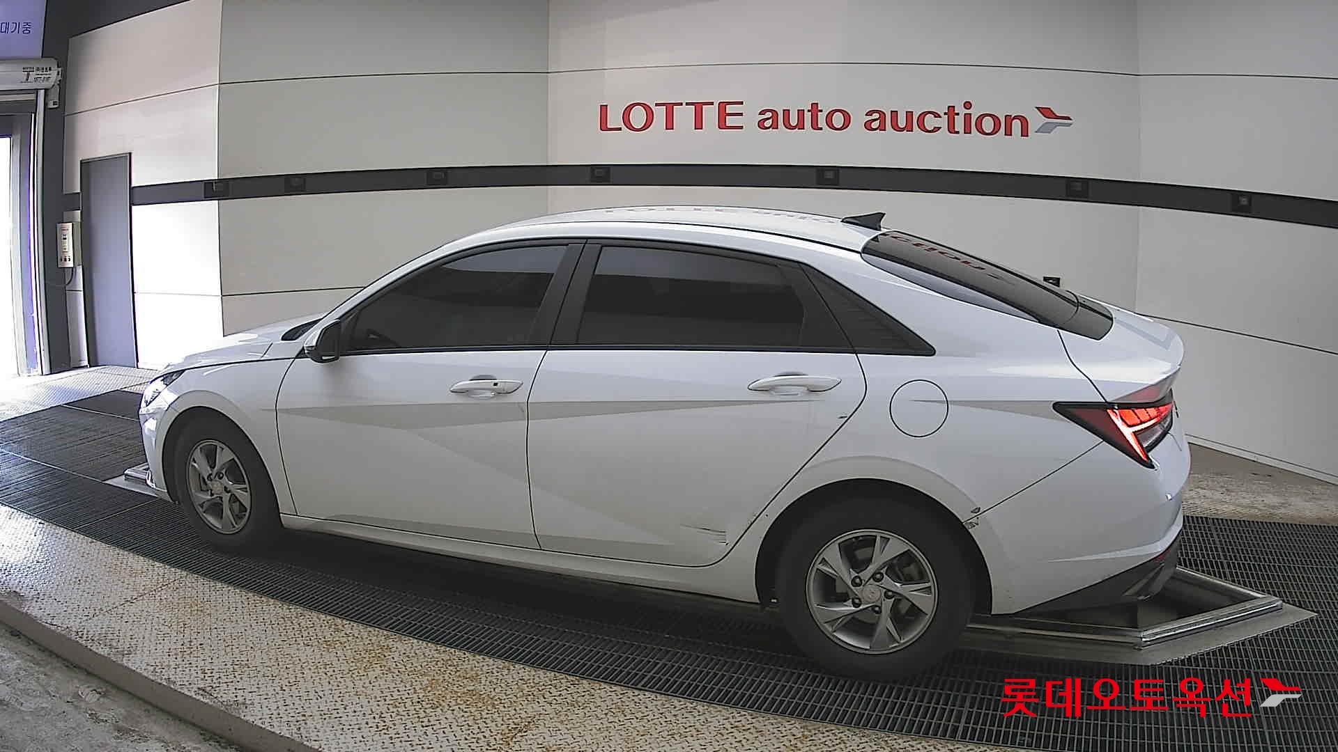 Hyundai Elantra - 14