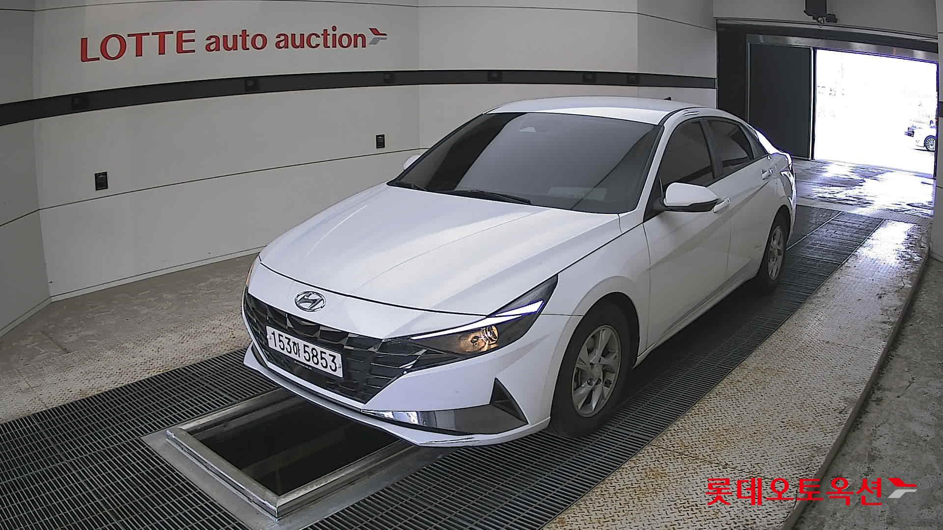 Hyundai Elantra - 3