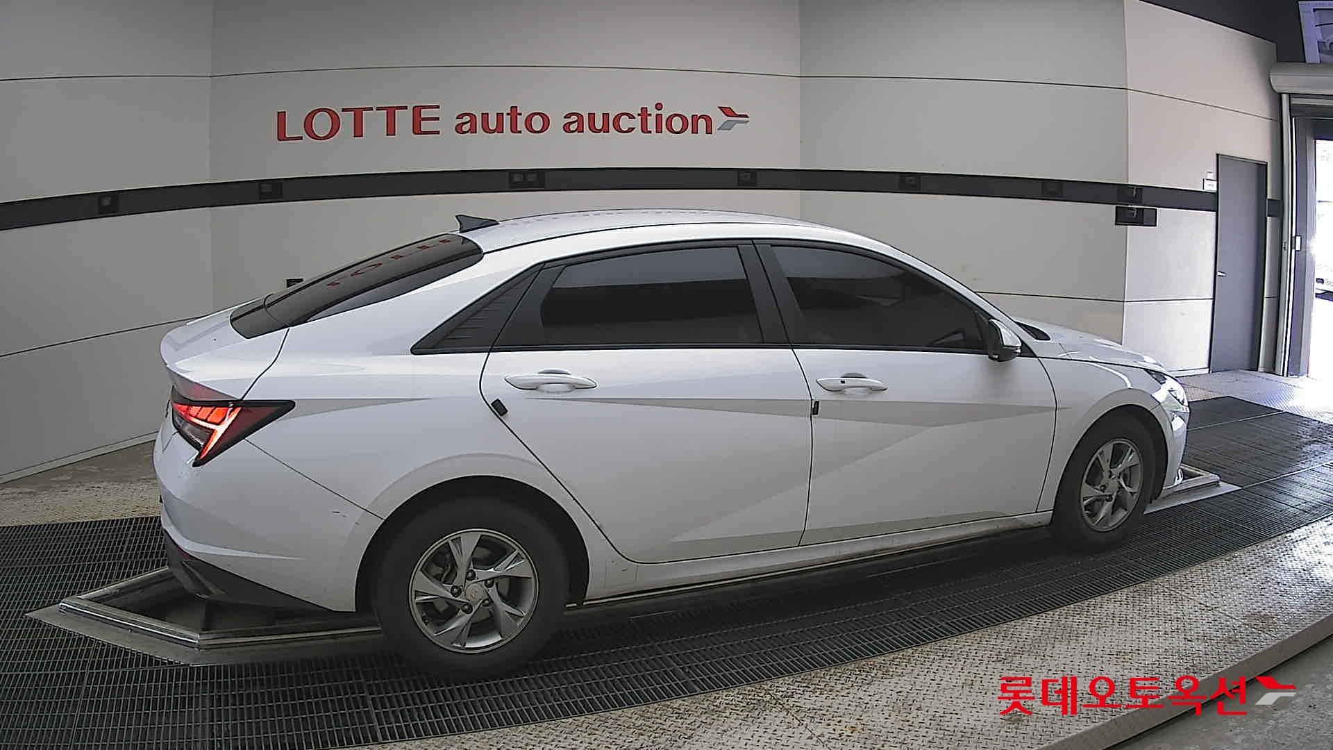 Hyundai Elantra - 20