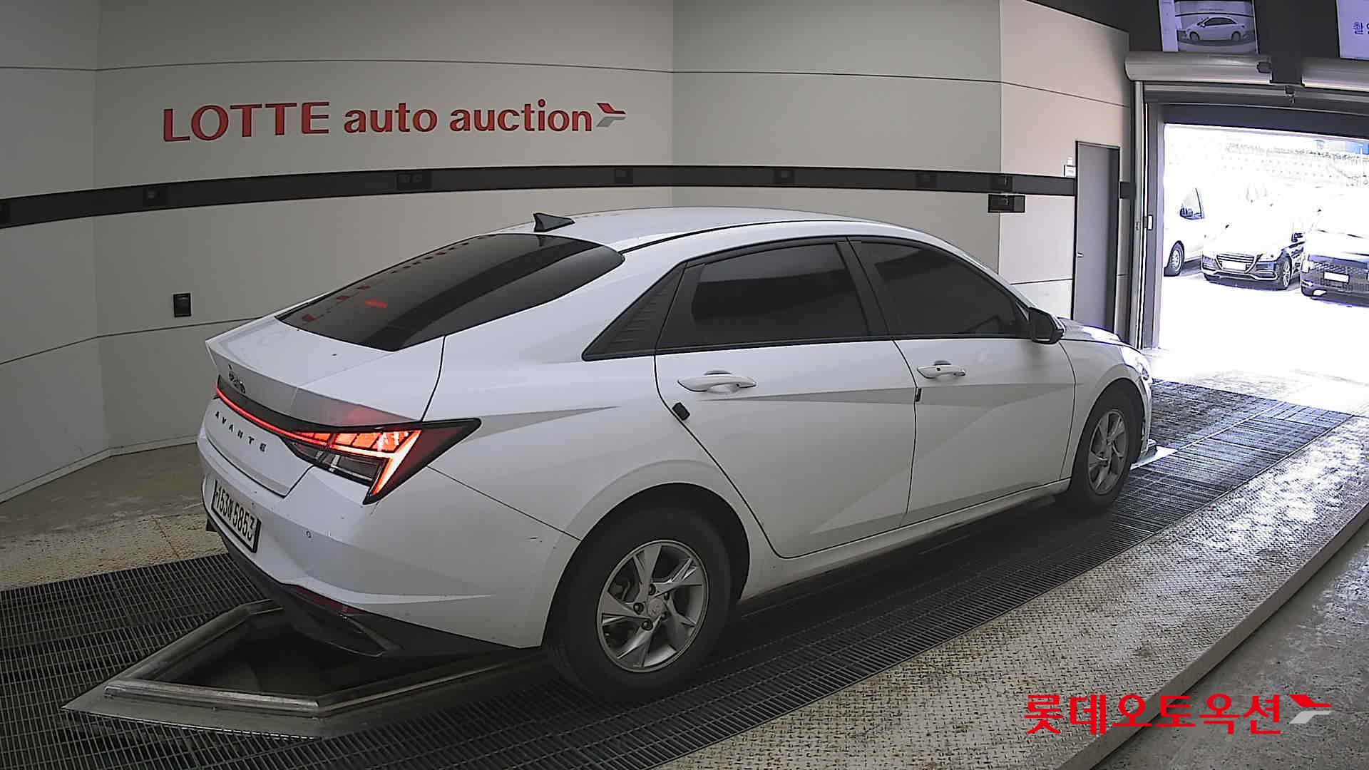 Hyundai Elantra - 19