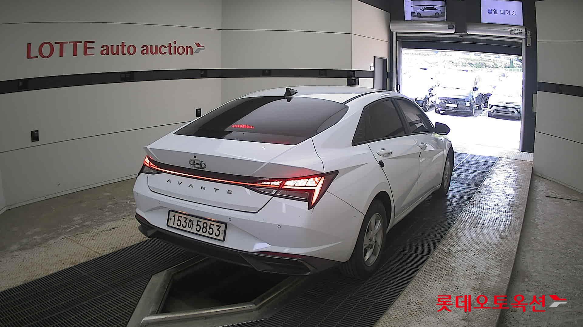 Hyundai Elantra - 18