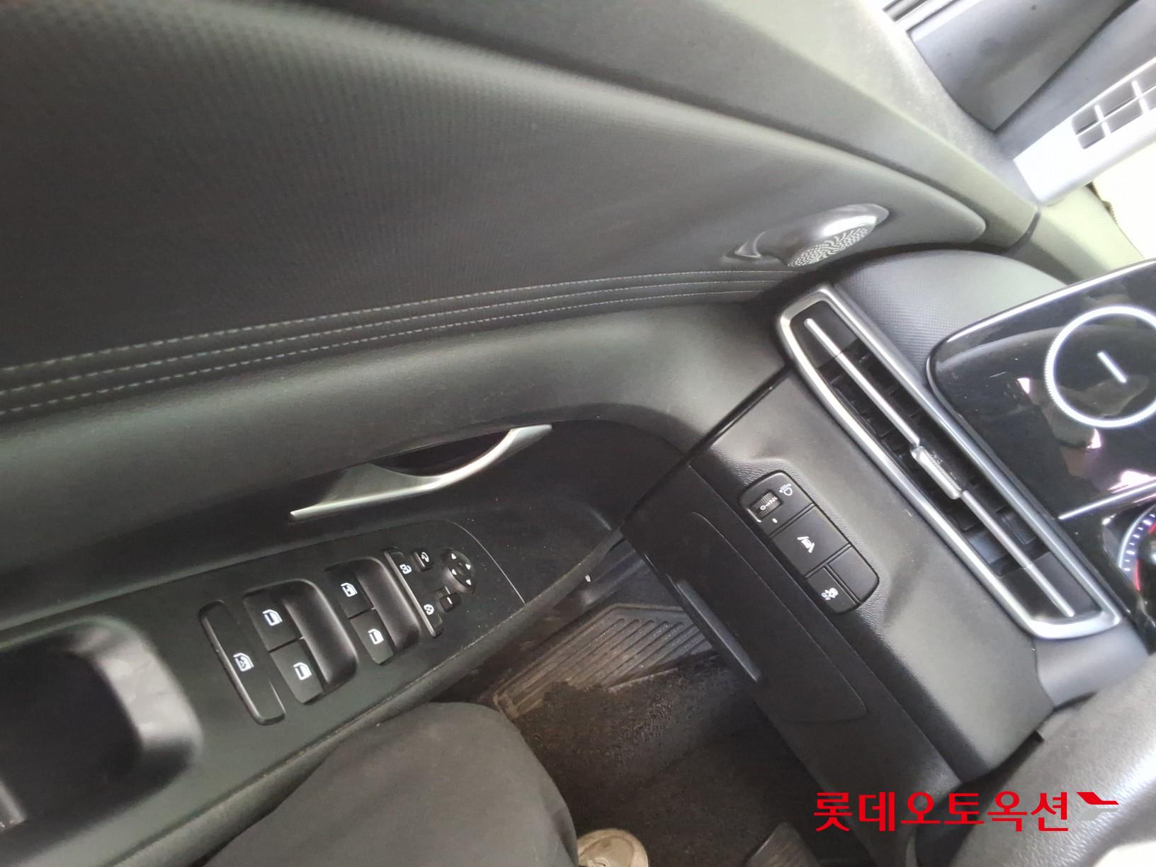 Hyundai Elantra - 29