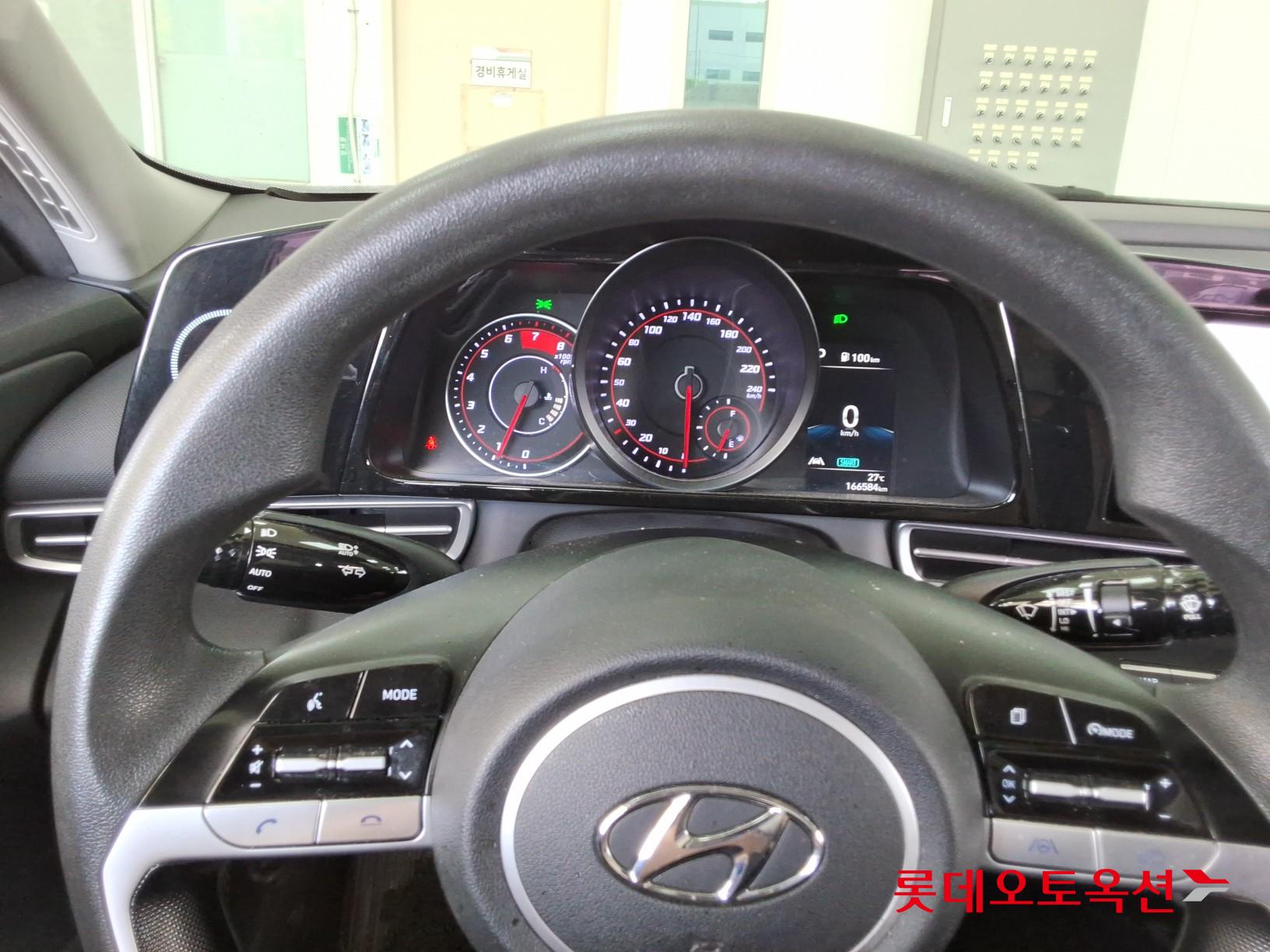 Hyundai Elantra - 30