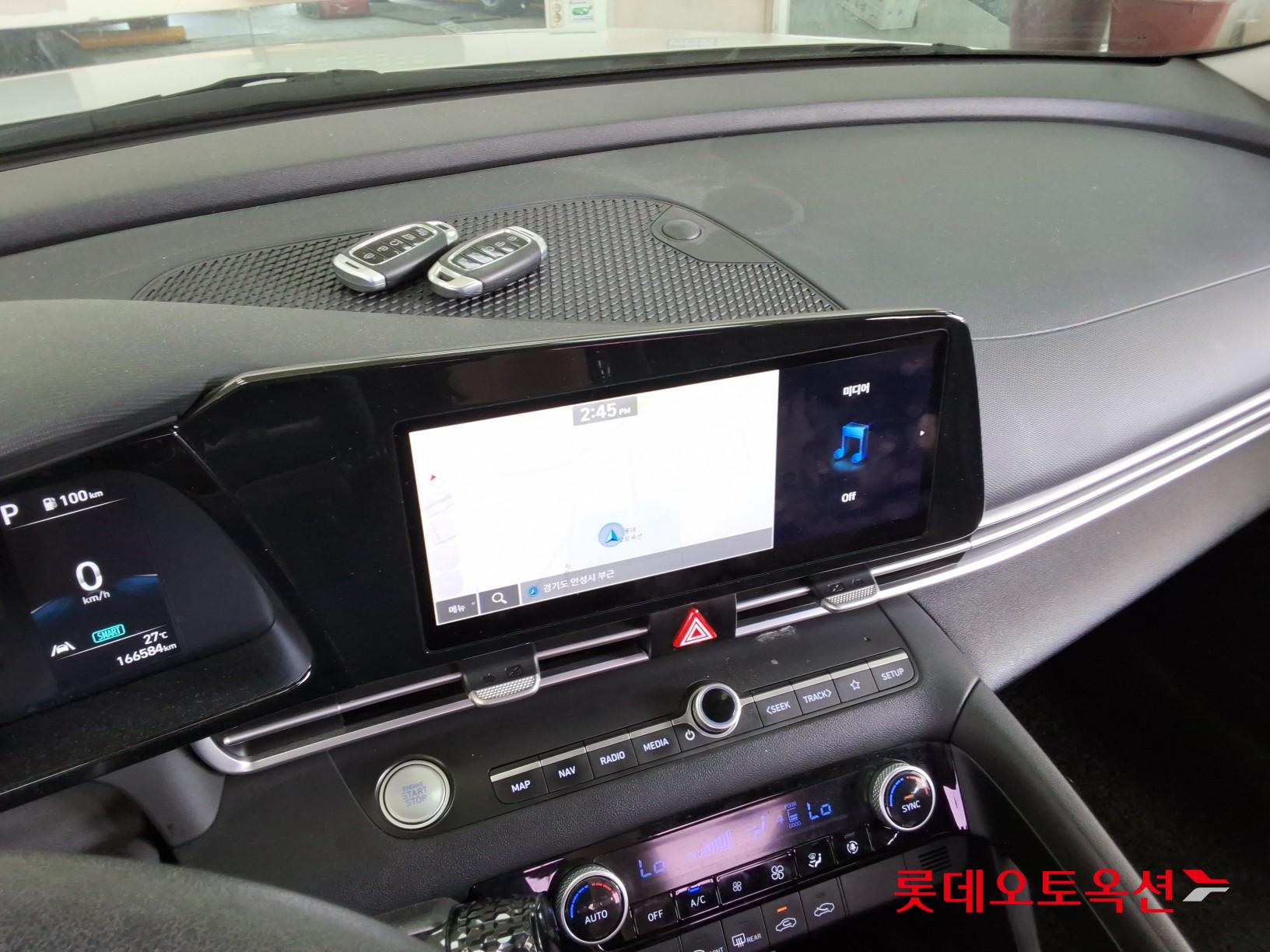 Hyundai Elantra - 31