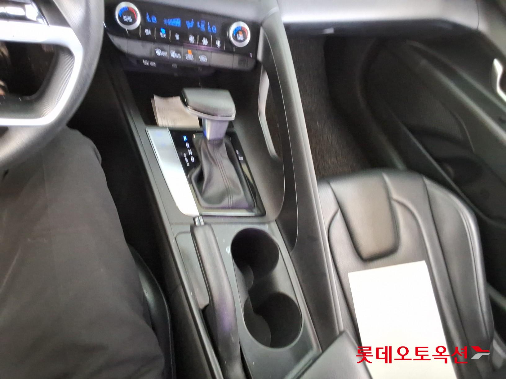 Hyundai Elantra - 34