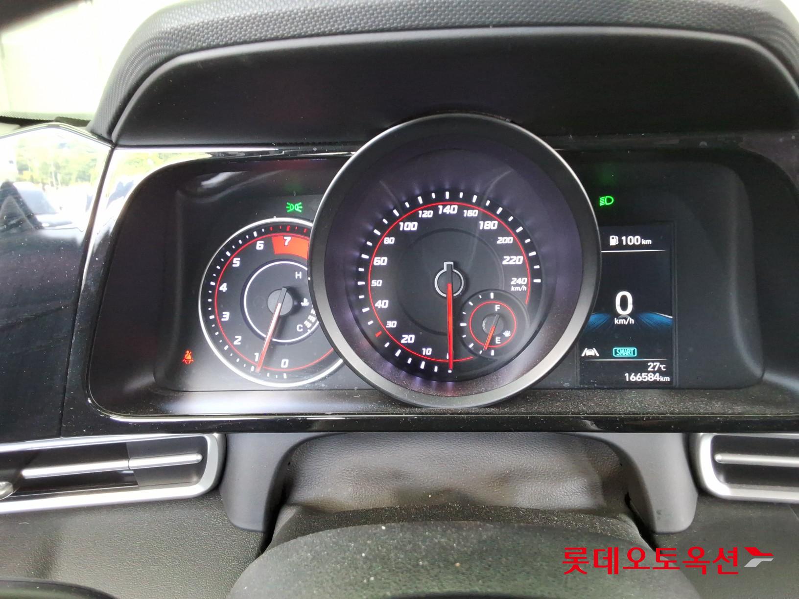 Hyundai Elantra - 35