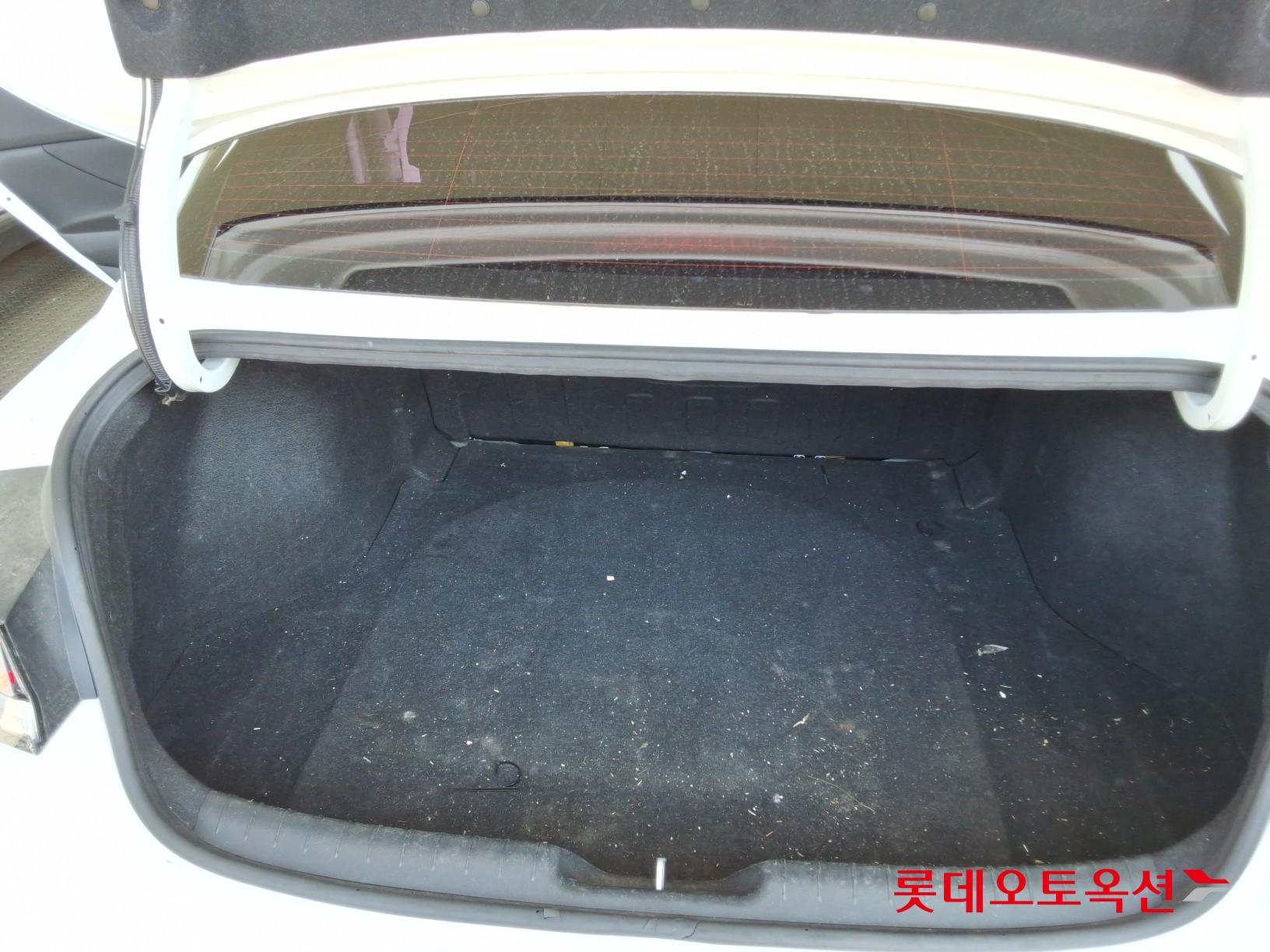 Hyundai Elantra - 9