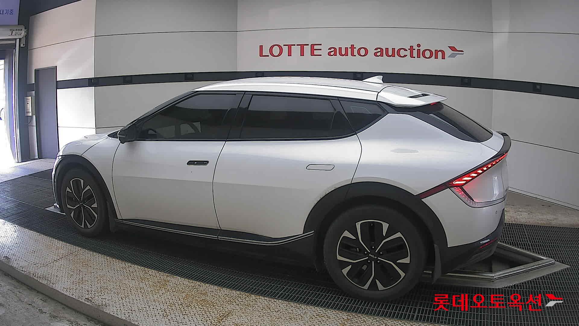 2022 - kia ev6