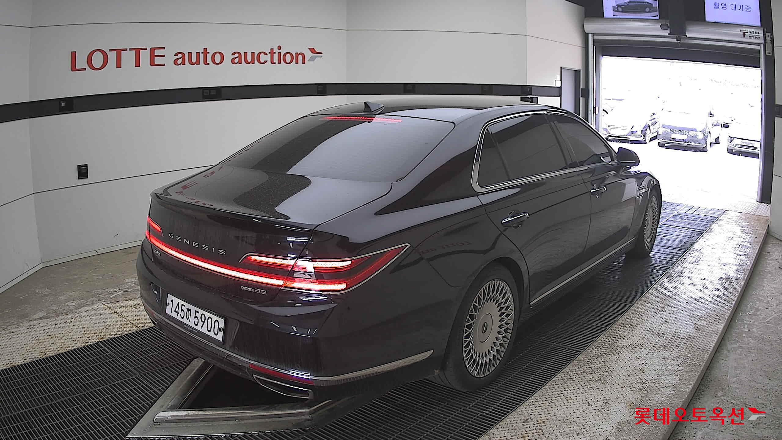 Genesis G90 - 5