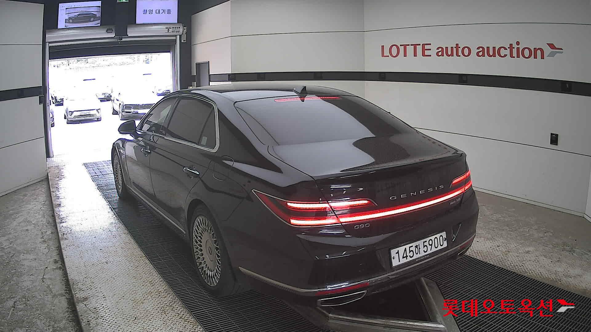 Genesis G90 - 16