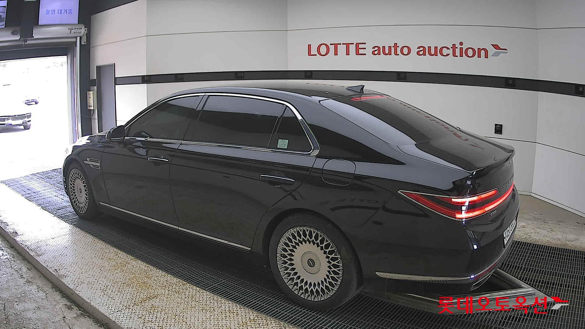 Genesis G90 - 15