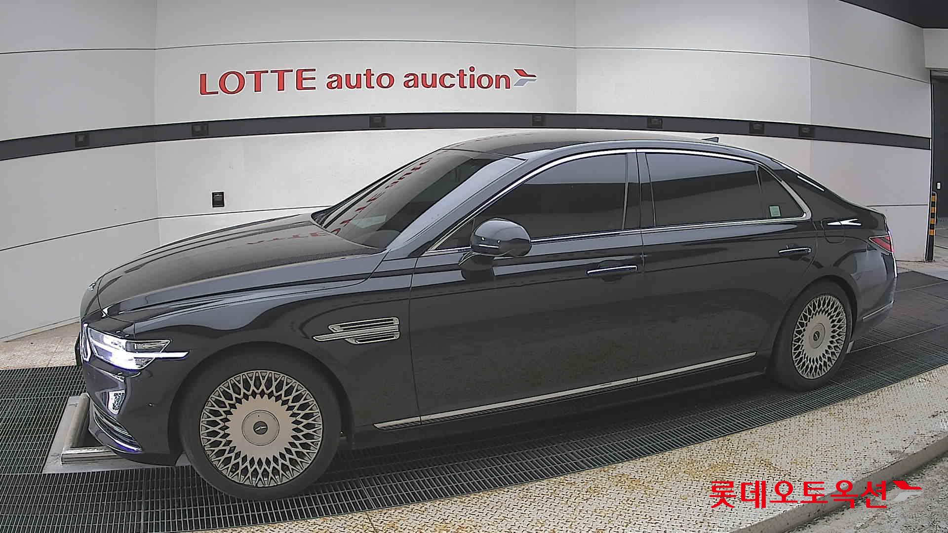 Genesis G90 - 12