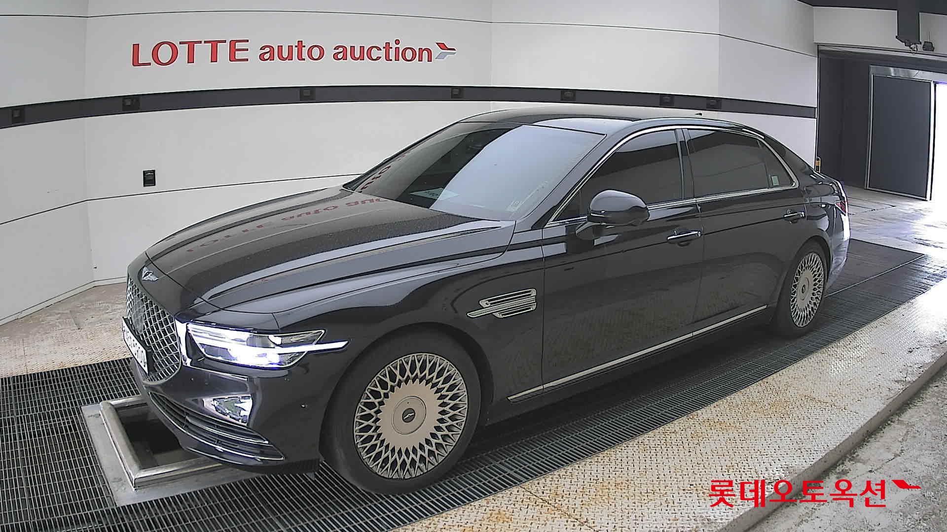 Genesis G90 - 11