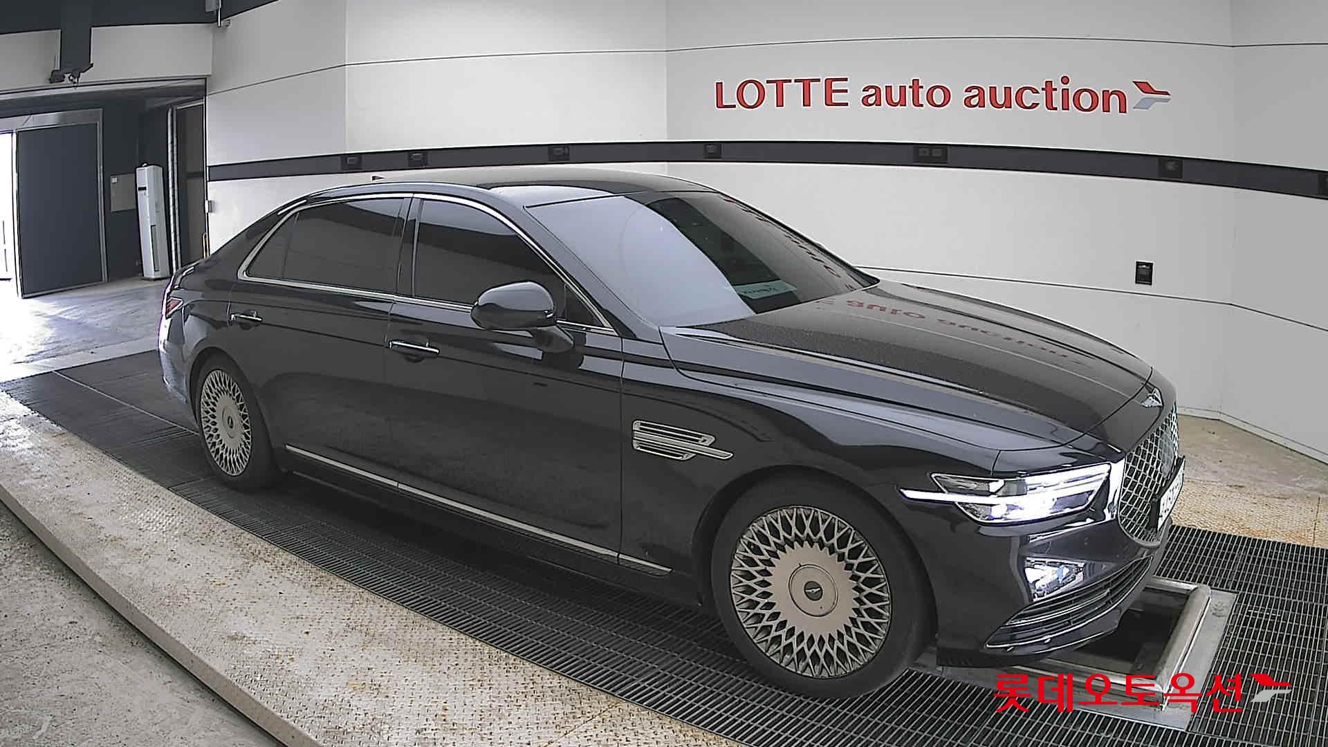 Genesis G90 - 23