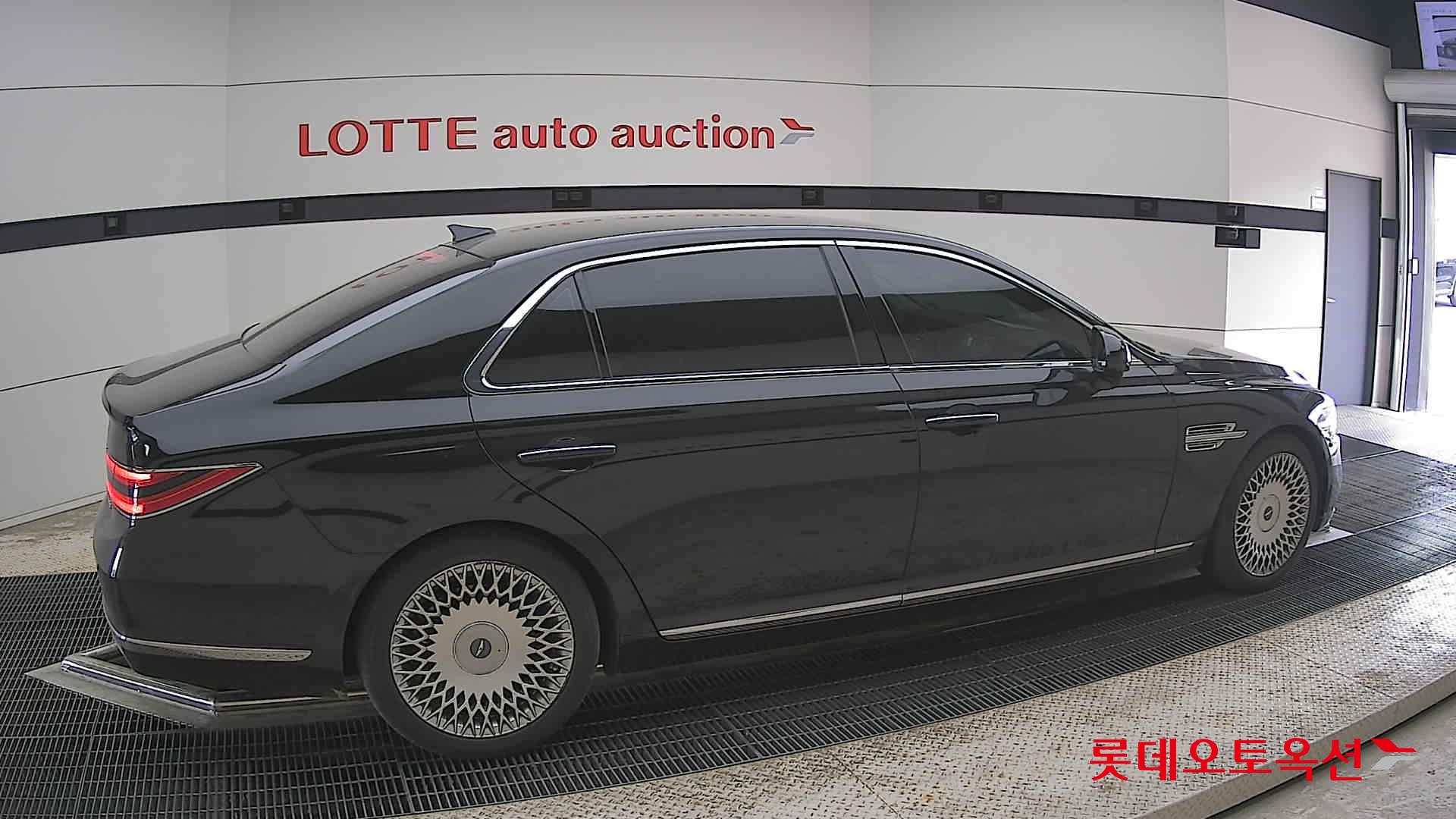 Genesis G90 - 20