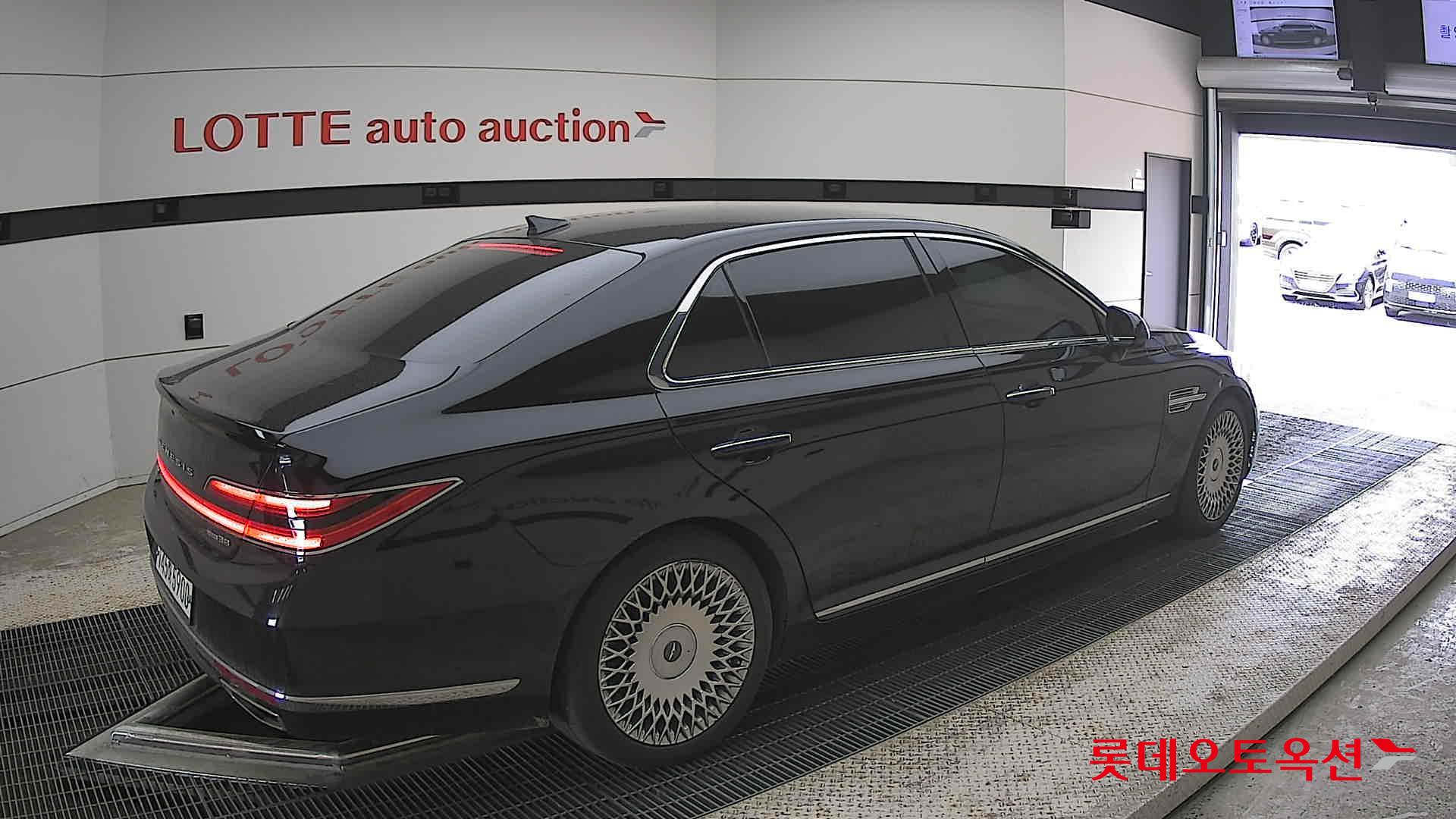 Genesis G90 - 19