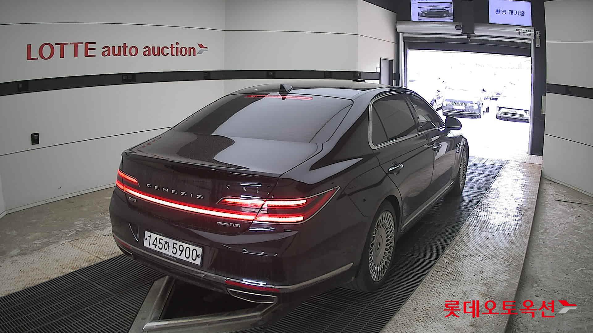 Genesis G90 - 18