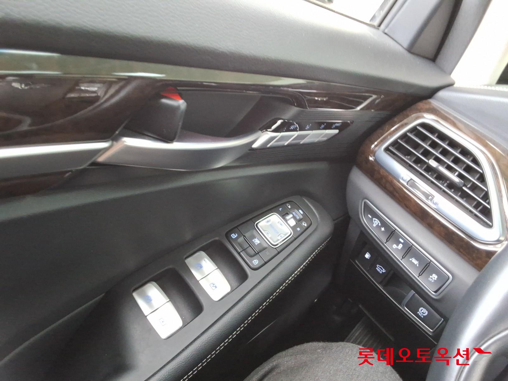 Genesis G90 - 29