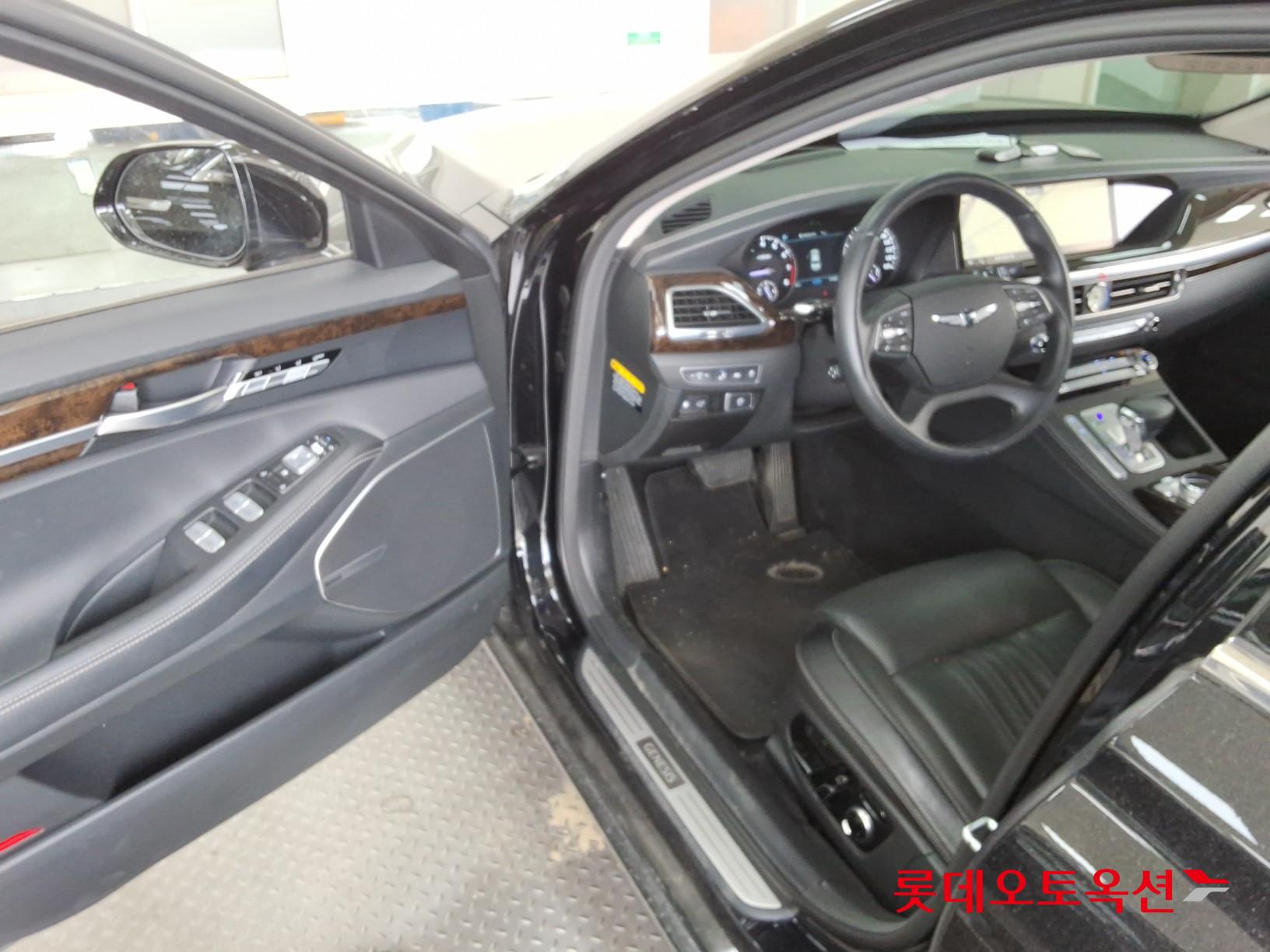 Genesis G90 - 37