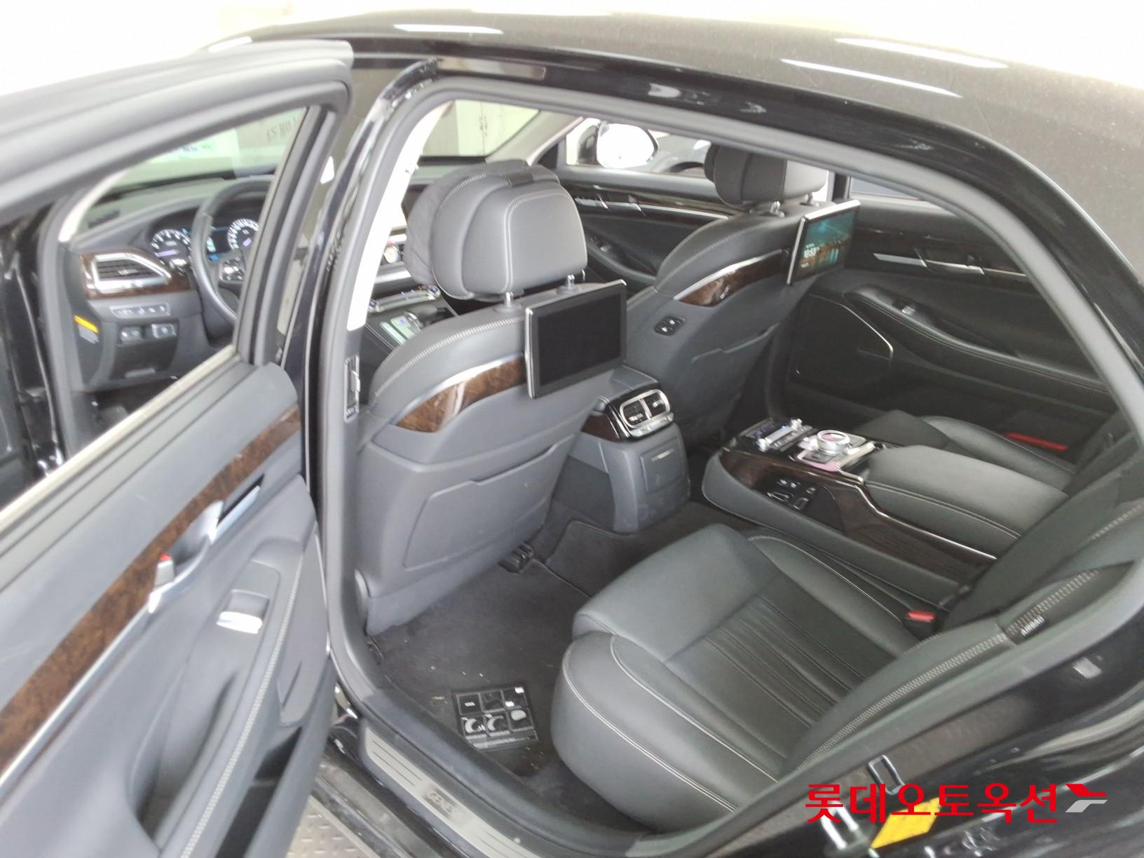 Genesis G90 - 38