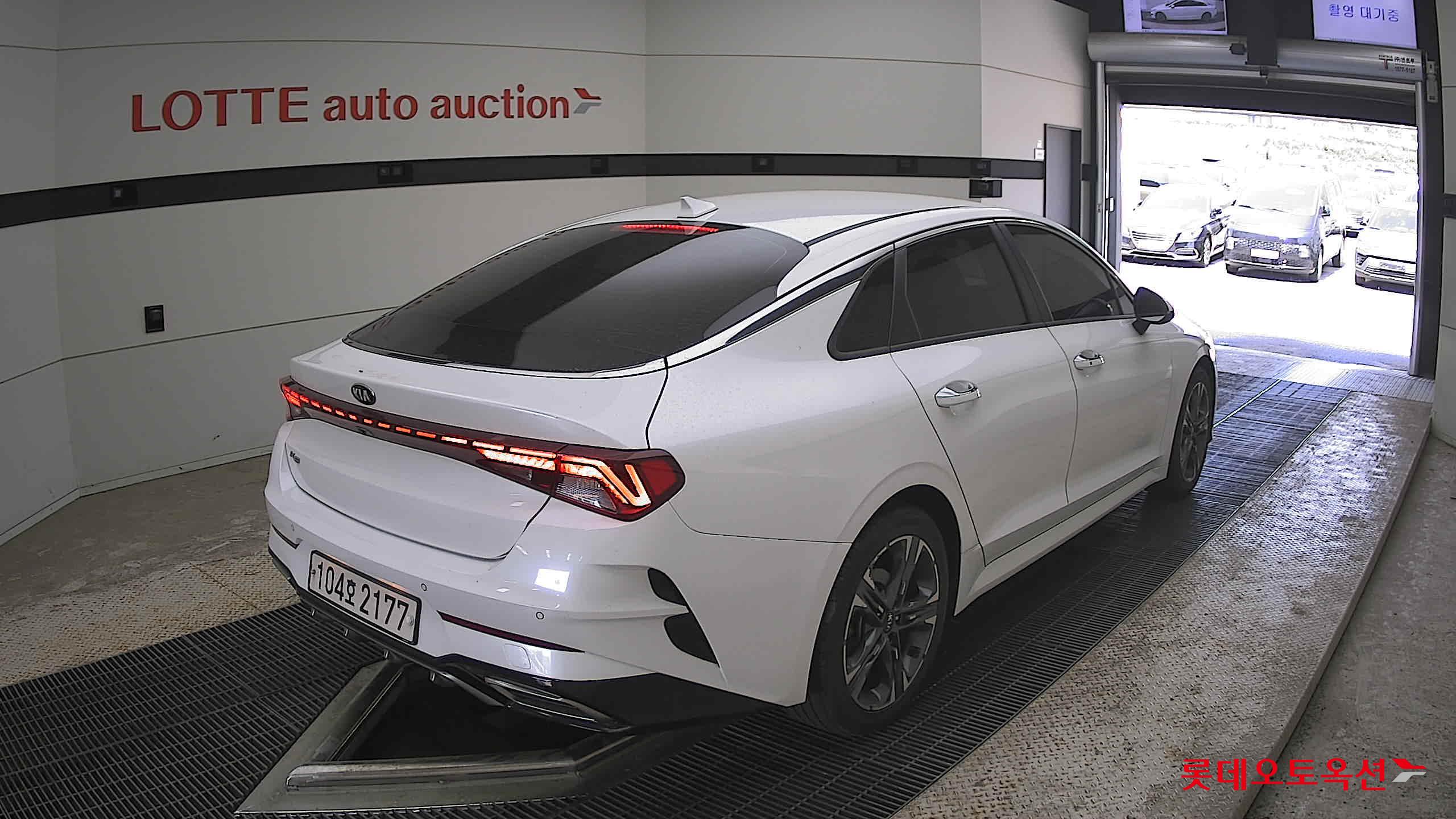 Kia K5 - 5