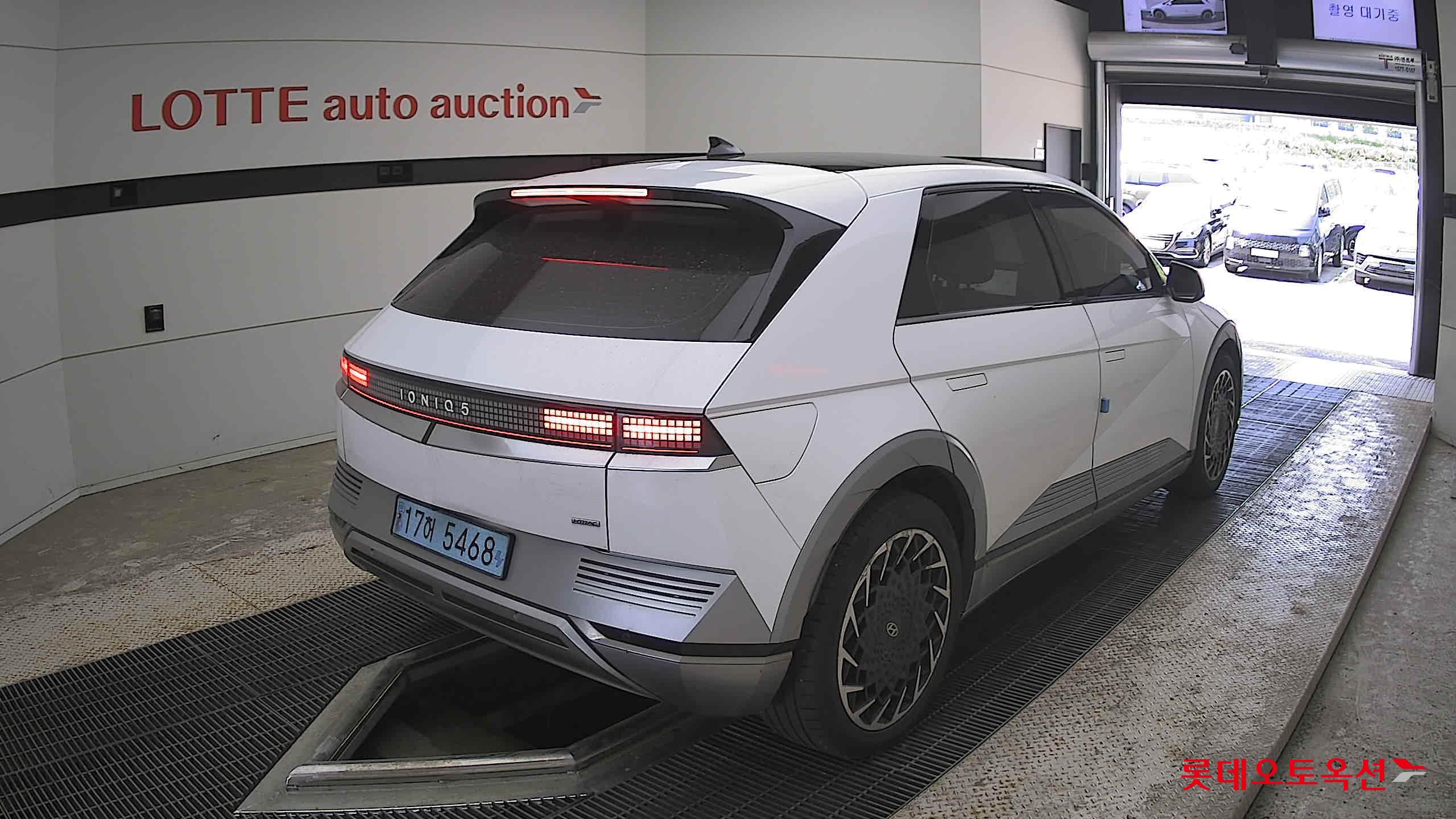 Hyundai Ioniq 5 - 5