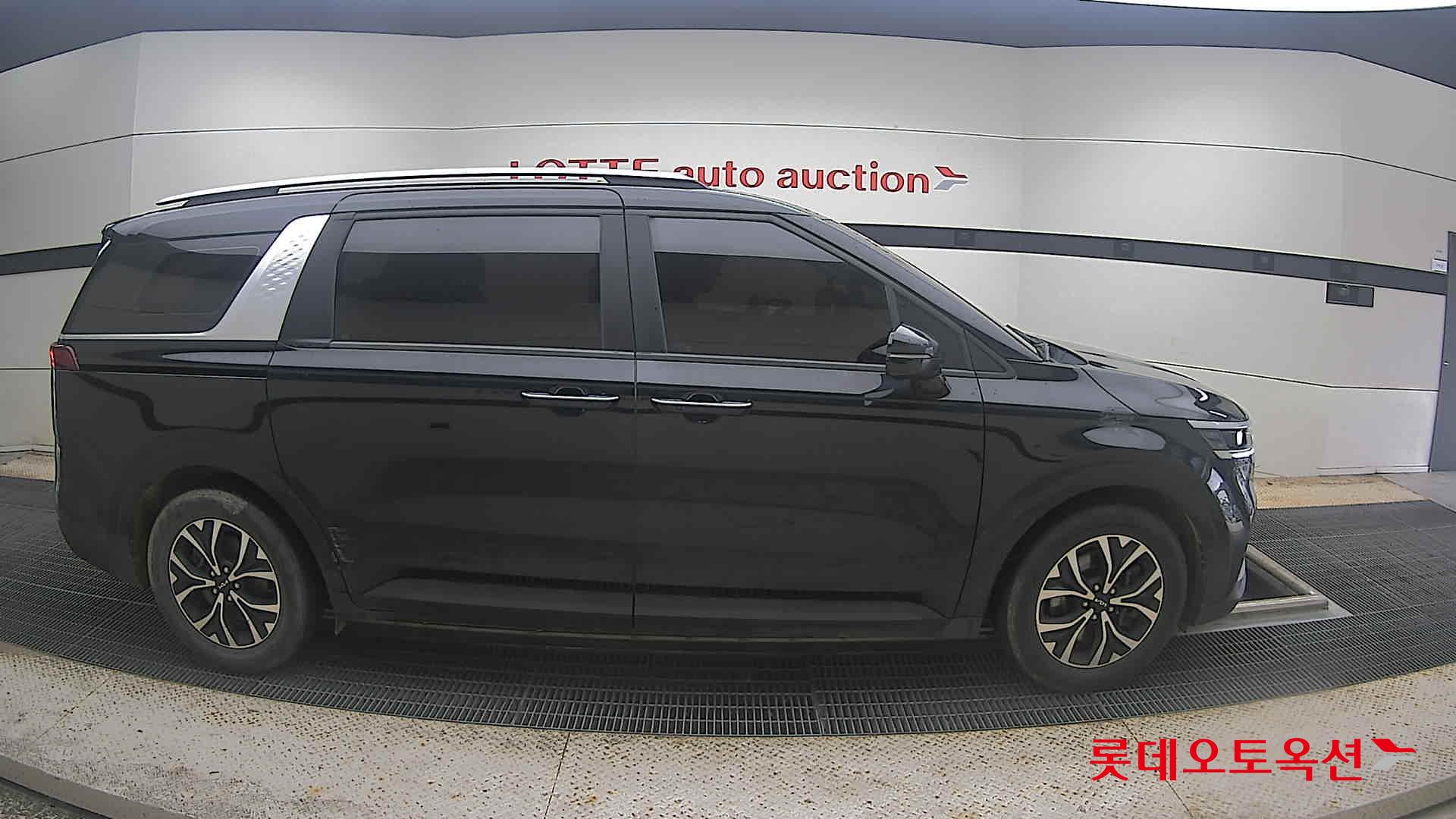 2023 - kia carnival
