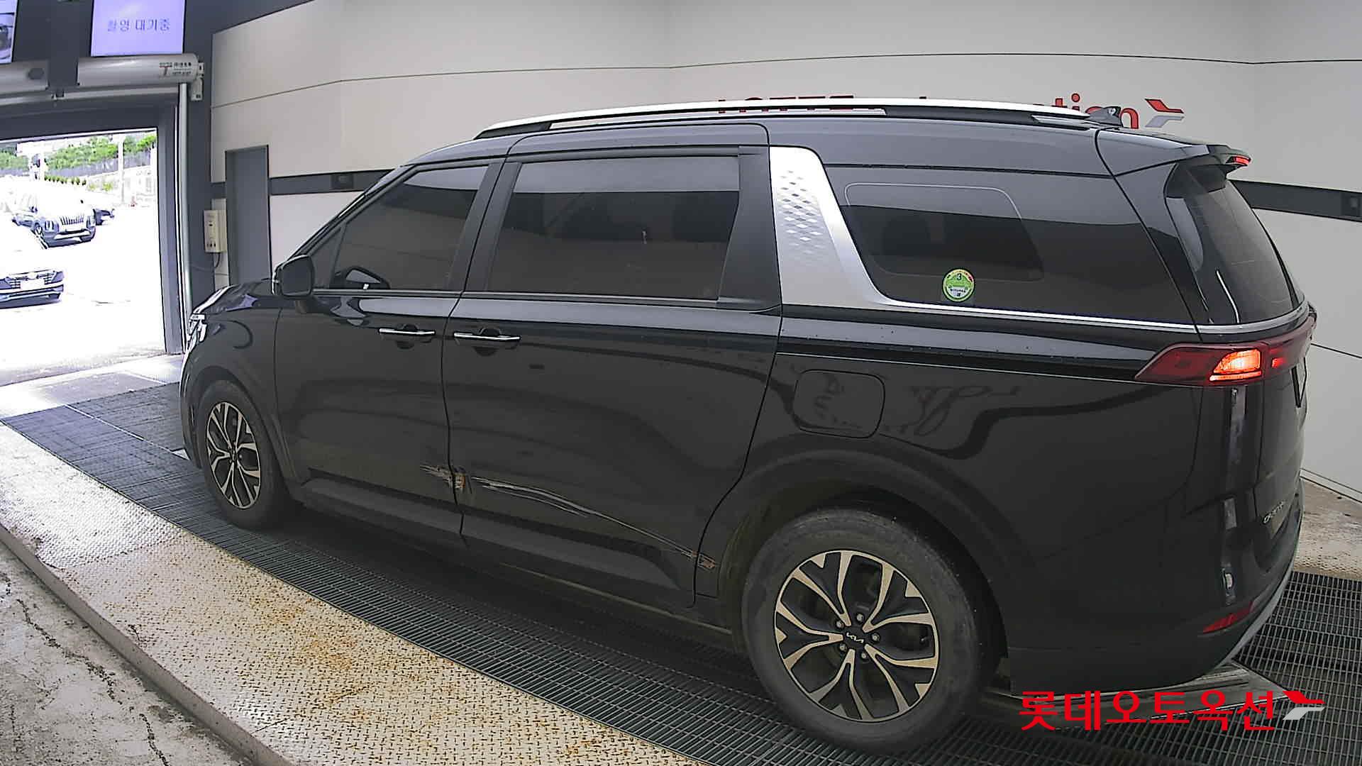 2023 - kia carnival