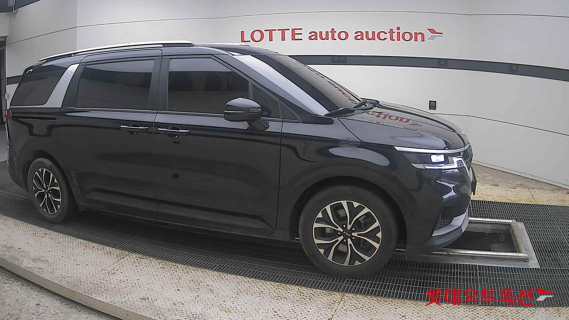 2023 - kia carnival
